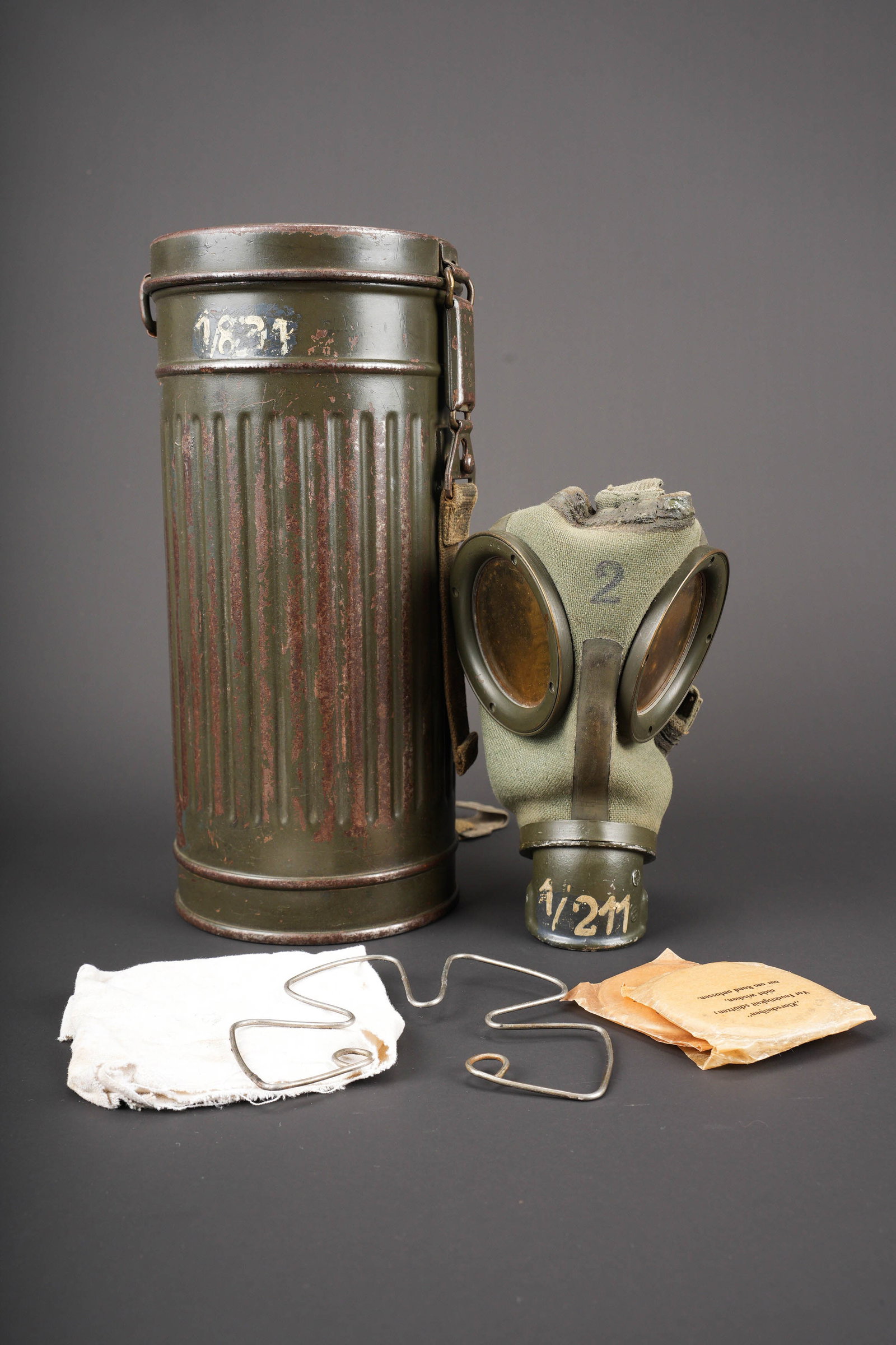 Masque anti-gaz allemand. German Gas Mask. (1 of 20)