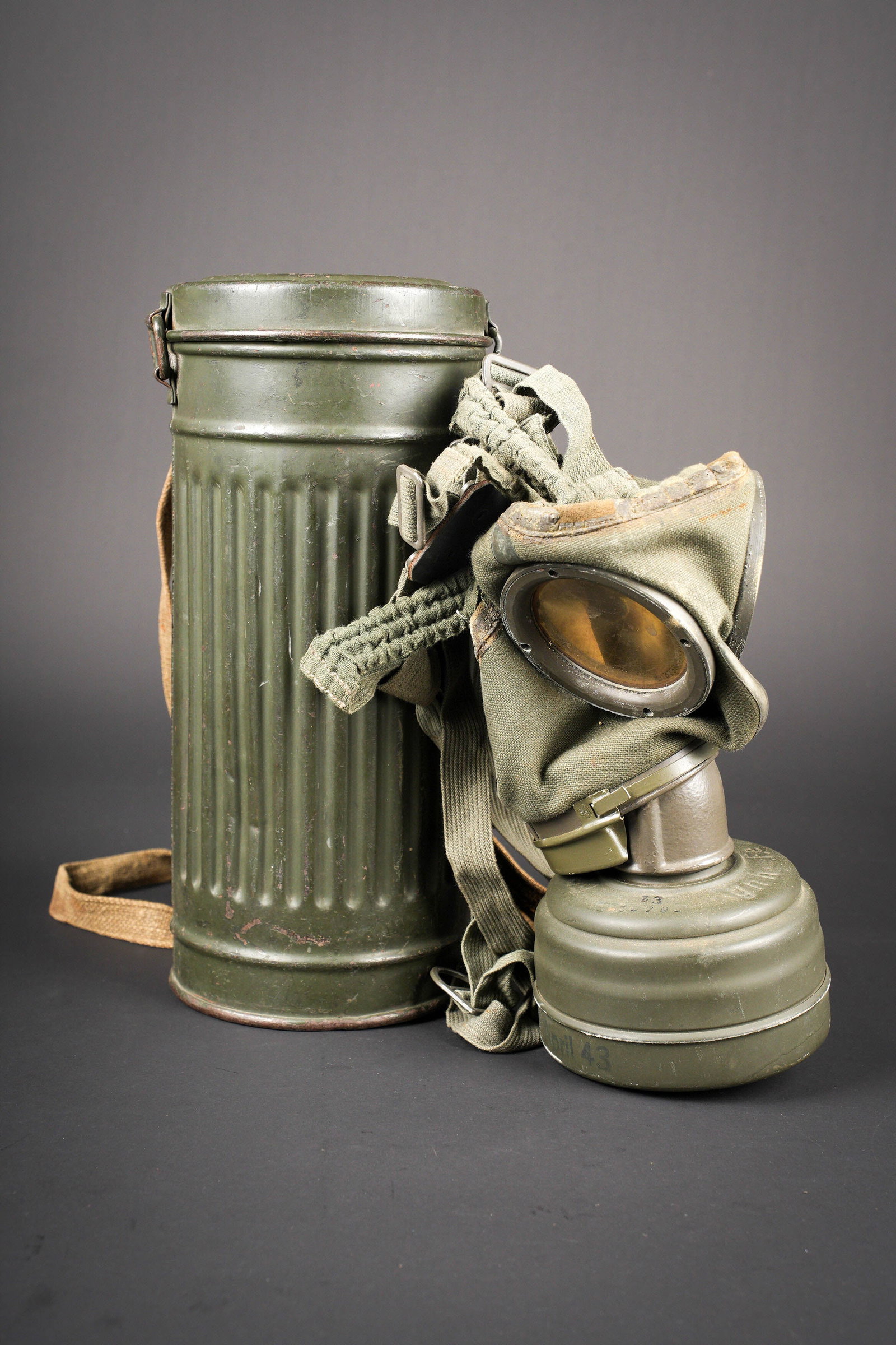 Masque anti-gaz allemand. German Gas Mask. (1 of 20)
