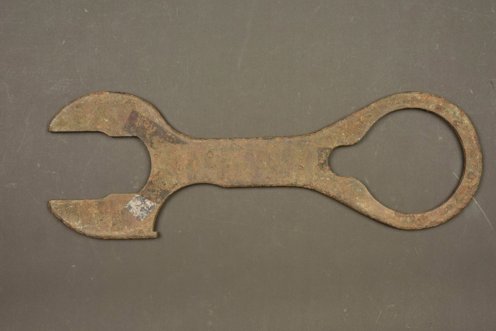 Cle de demontage 2 cm K38. Disassembly wrench for the 2 cm K38 anti-aircraft gun. (1 of 3)