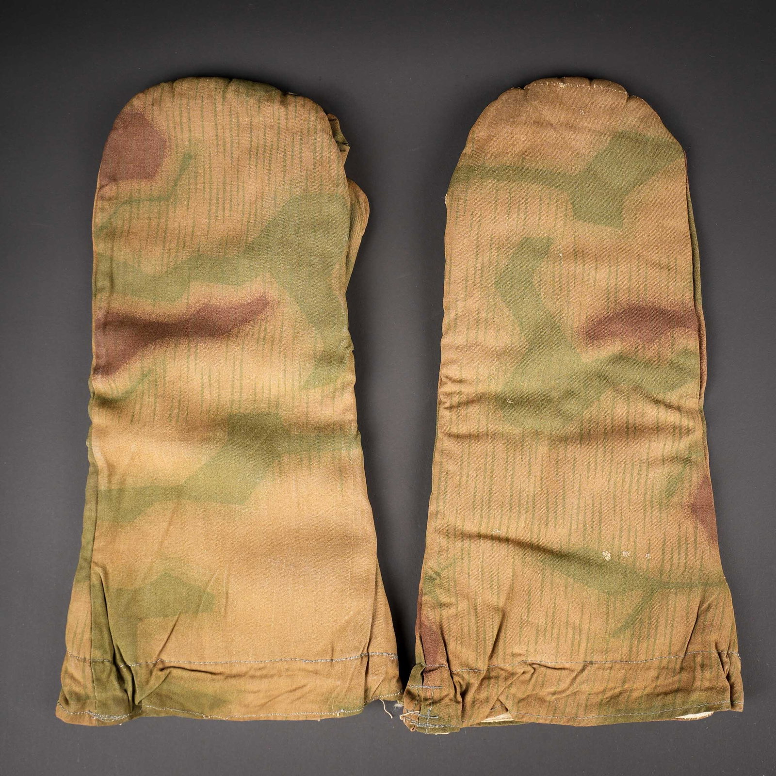 Gants reversibles camoufles. Reversible camouflage gloves. (1 of 3)