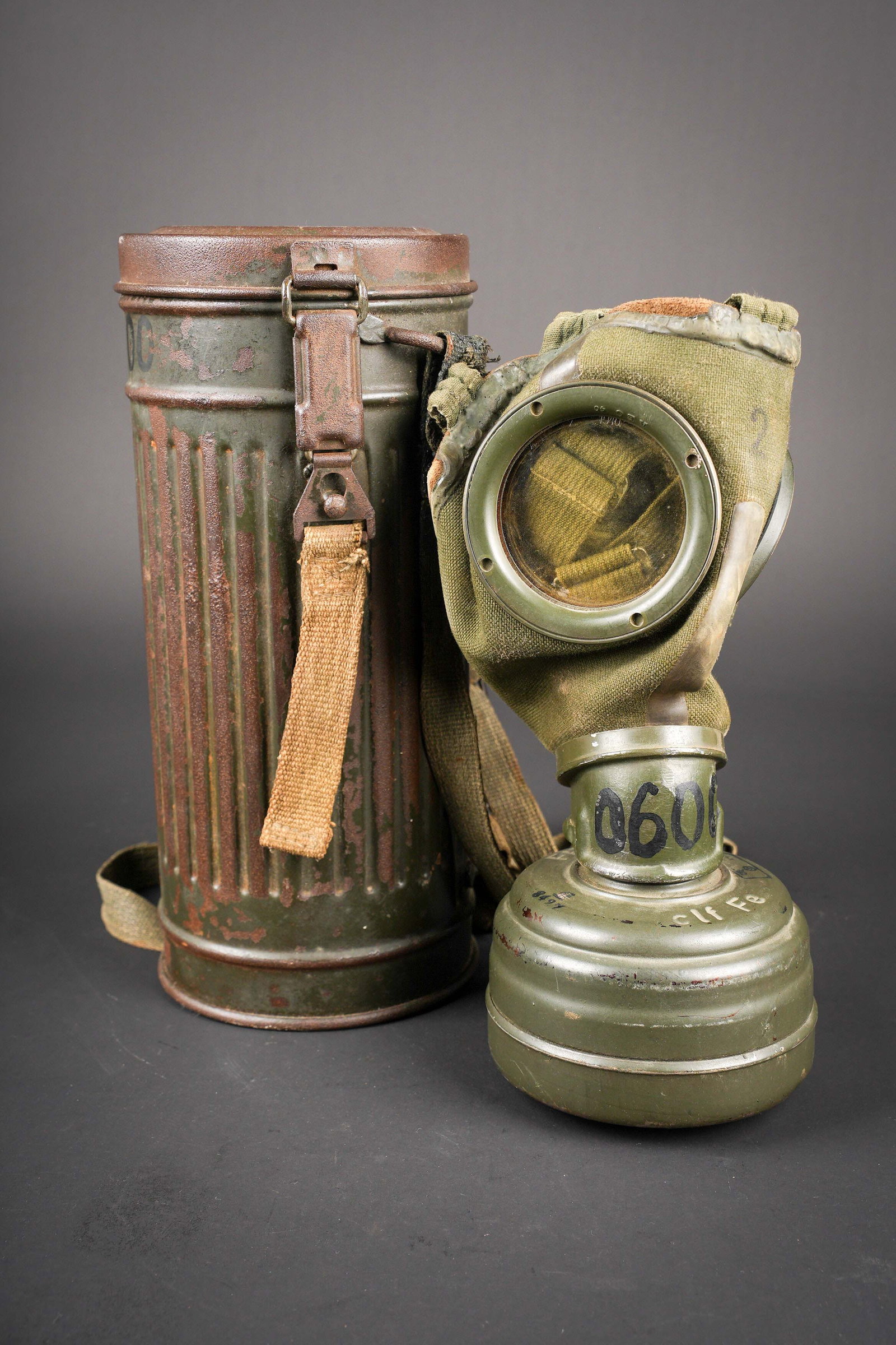 Masque anti-gaz allemand. German Gas Mask. (1 of 16)