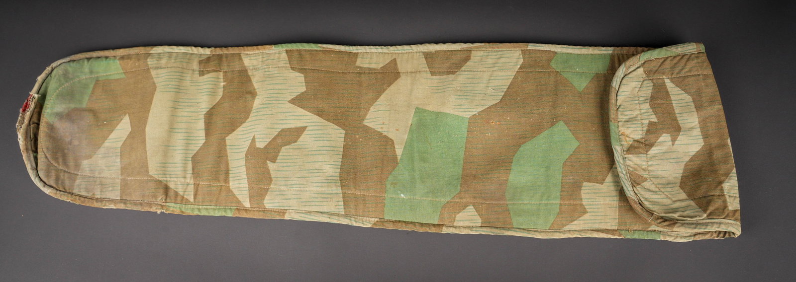 Housse terrain pour le transport d une MP40. Field-made cover for transporting an MP40 submachine (1 of 4)