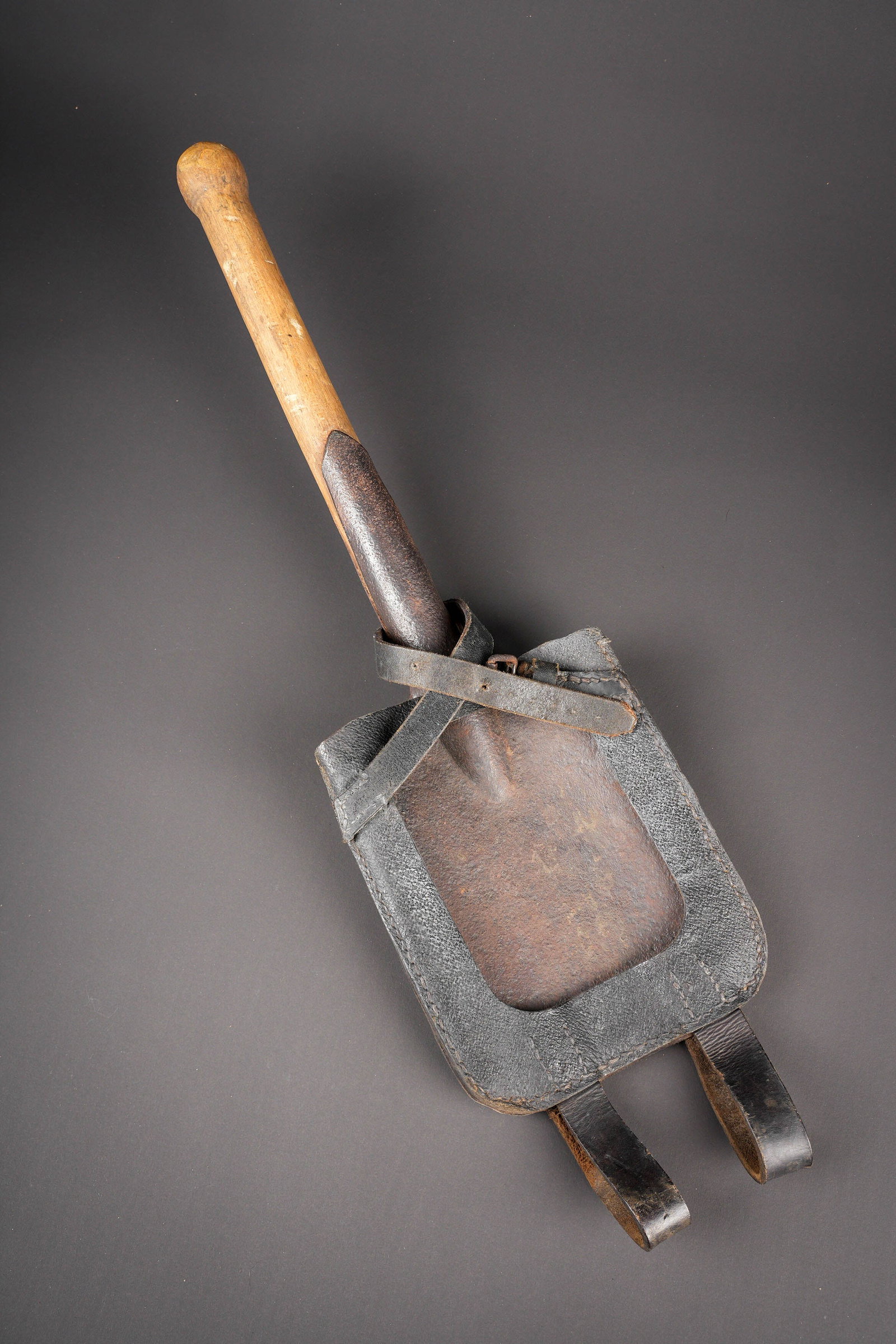 Pelle droite allemande. German straight shovel. (1 of 5)
