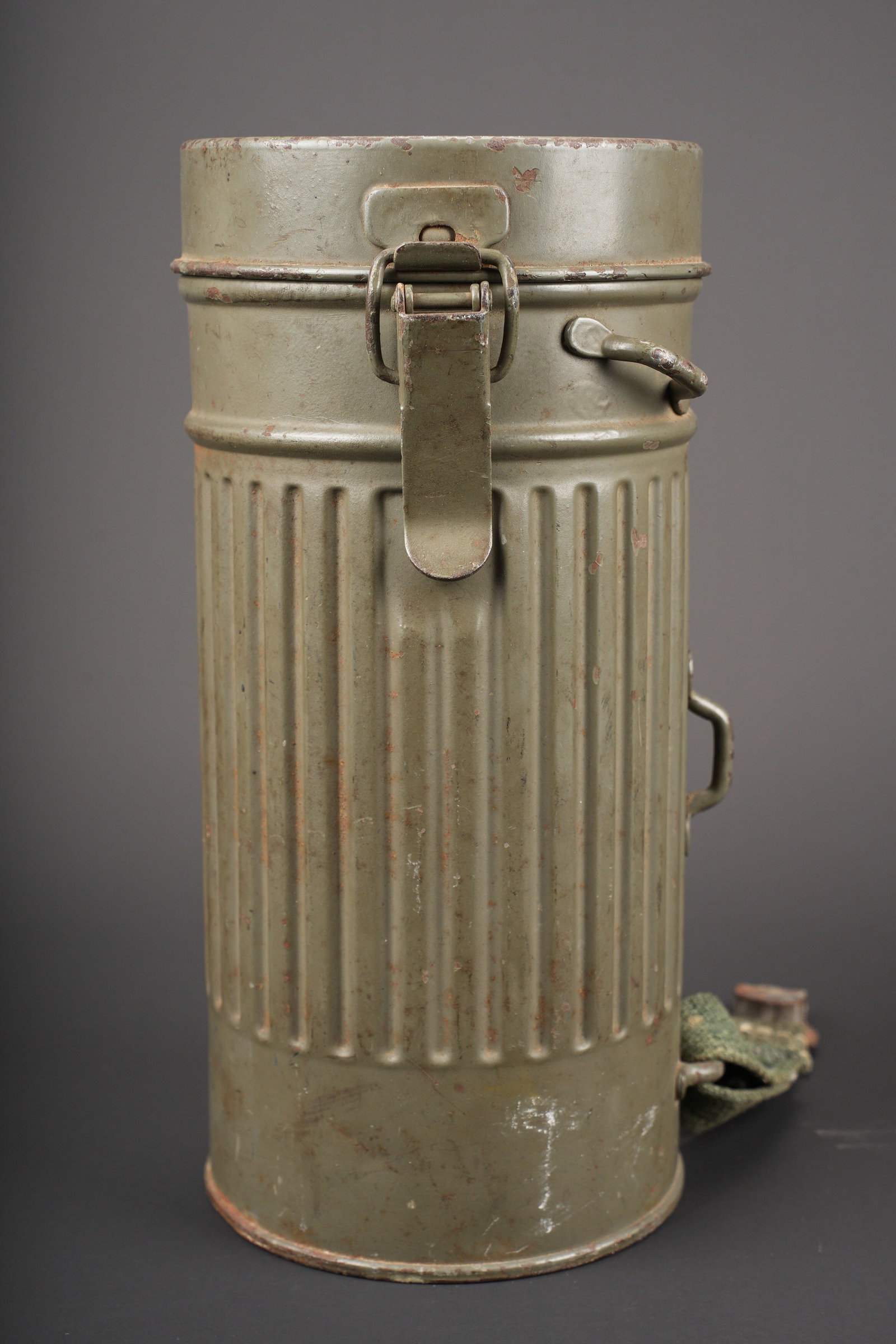 Masque anti-gaz allemand. German gas mask. (1 of 10)