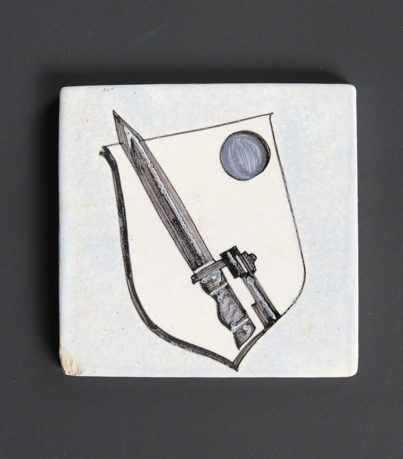 Carreau en faience de la 17 Inf DIV. Faience tile of the 17th Infantry Division. (1 of 2)