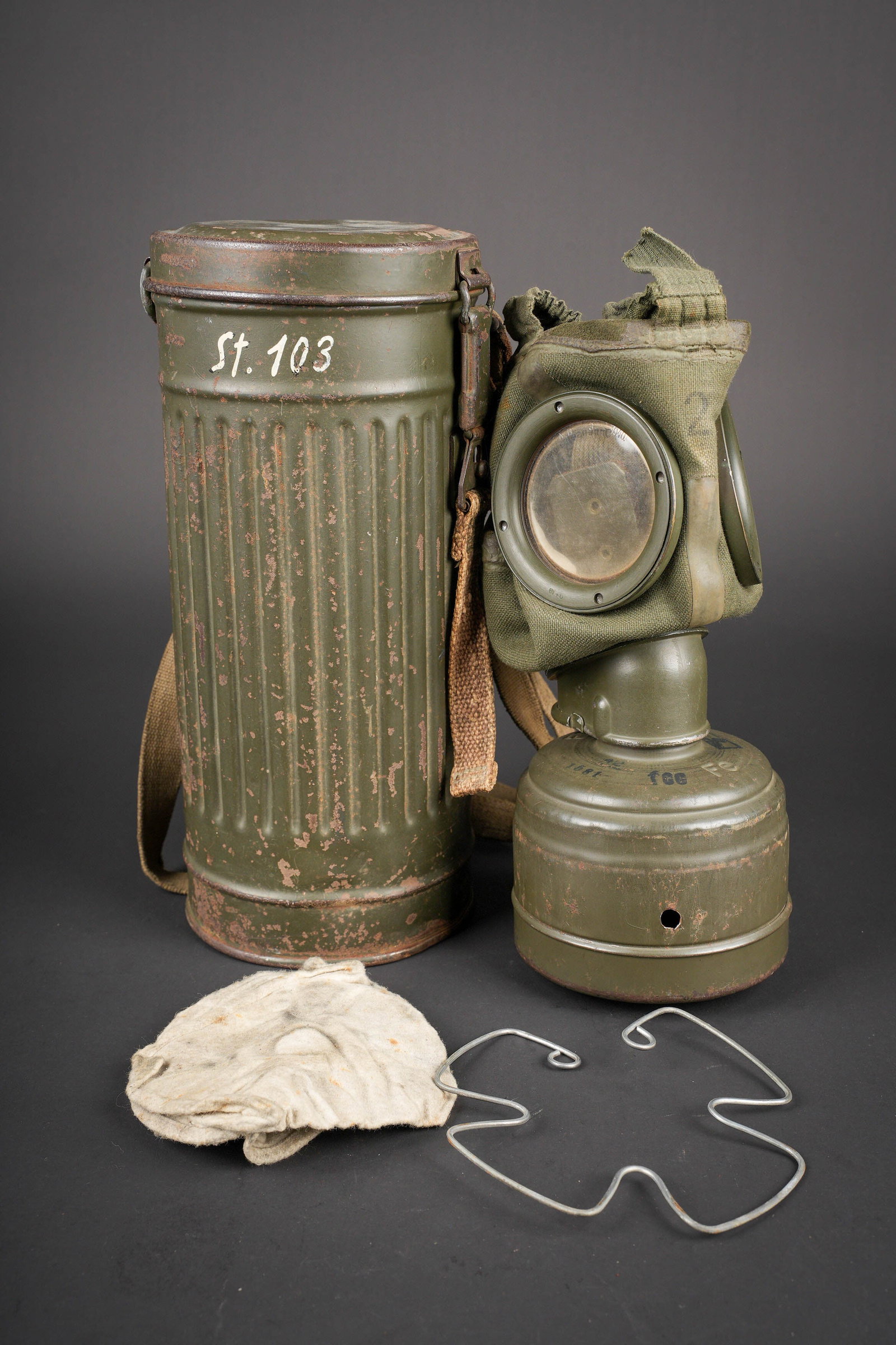 Masque anti-gaz allemand. German Gas Mask. (1 of 18)