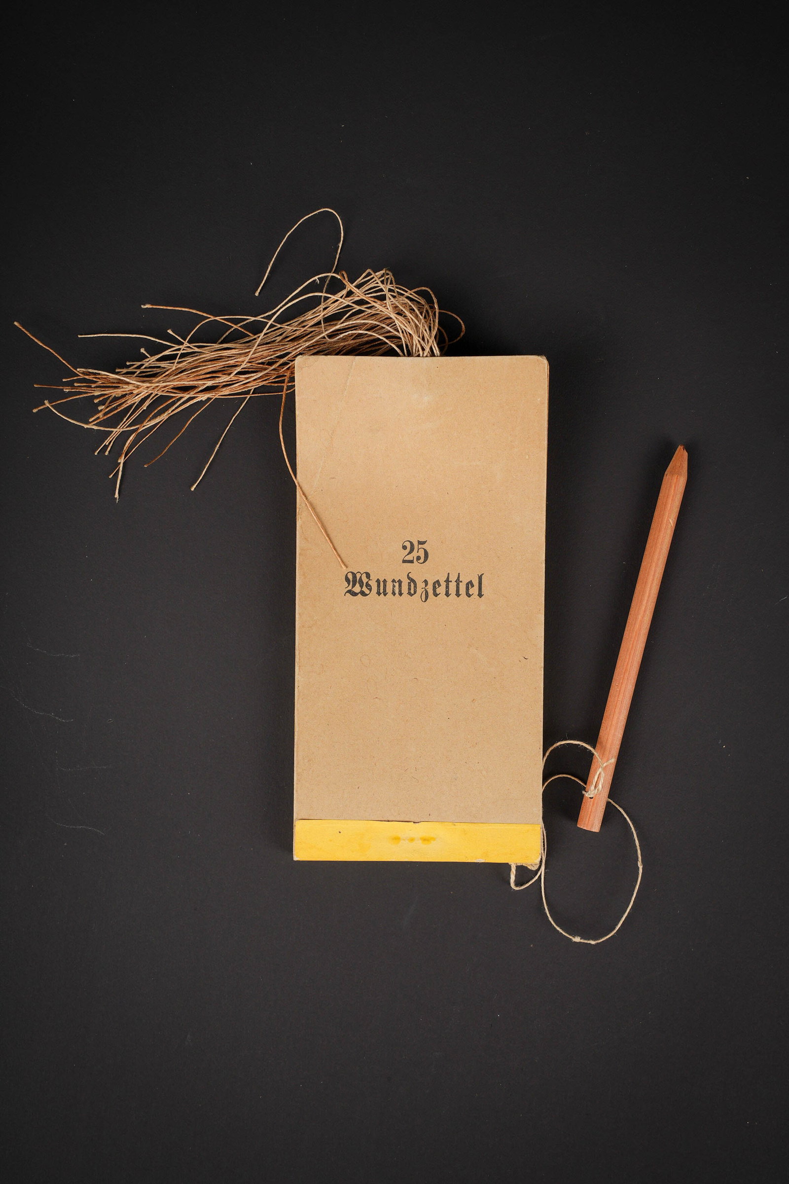 Carnet d etiquette pour blesses. Wound badge record booklet. (1 of 4)