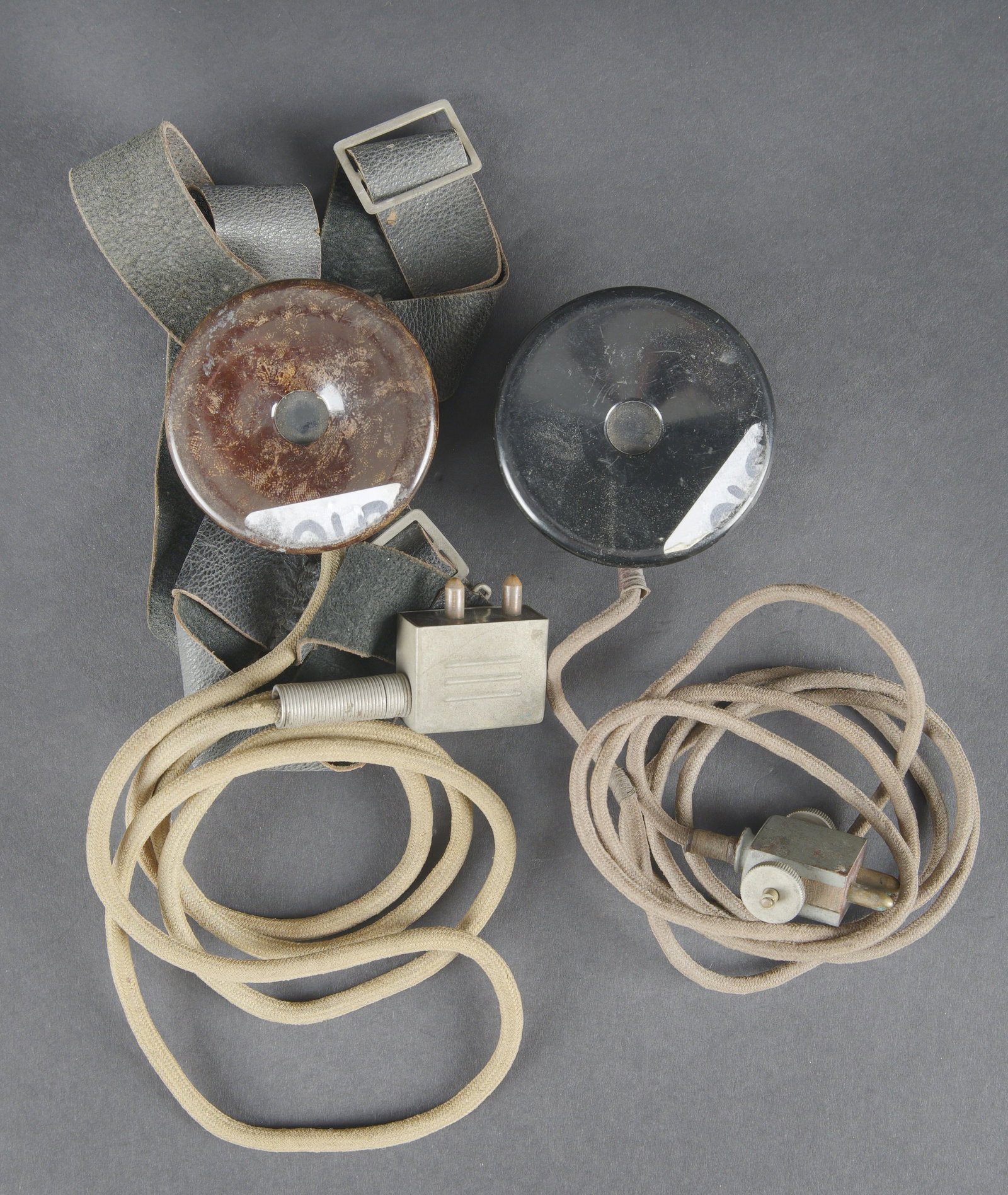 Ecouteurs radio FL 1940. FL 1940 radio headphones. (1 of 3)