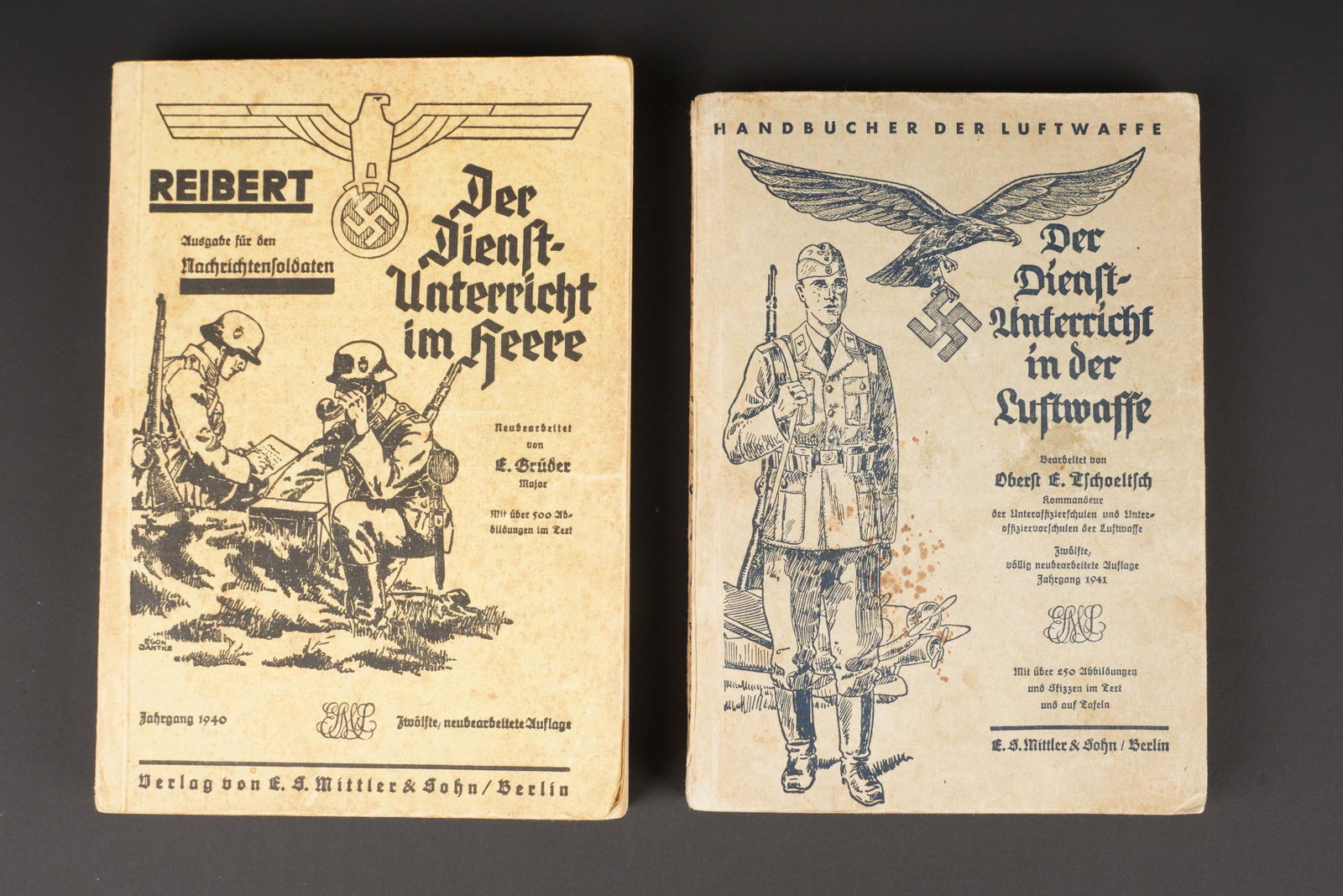 Reibert allemand. German Reibert: Reibert allemand. Comprenant un reibert marque Nachrichtensoldaten Der Dienst unterricht im heere, date 1940. Un reibert Der Dienstunterricht in der Luftwaffe, date 1941. A noter une certaine usure et