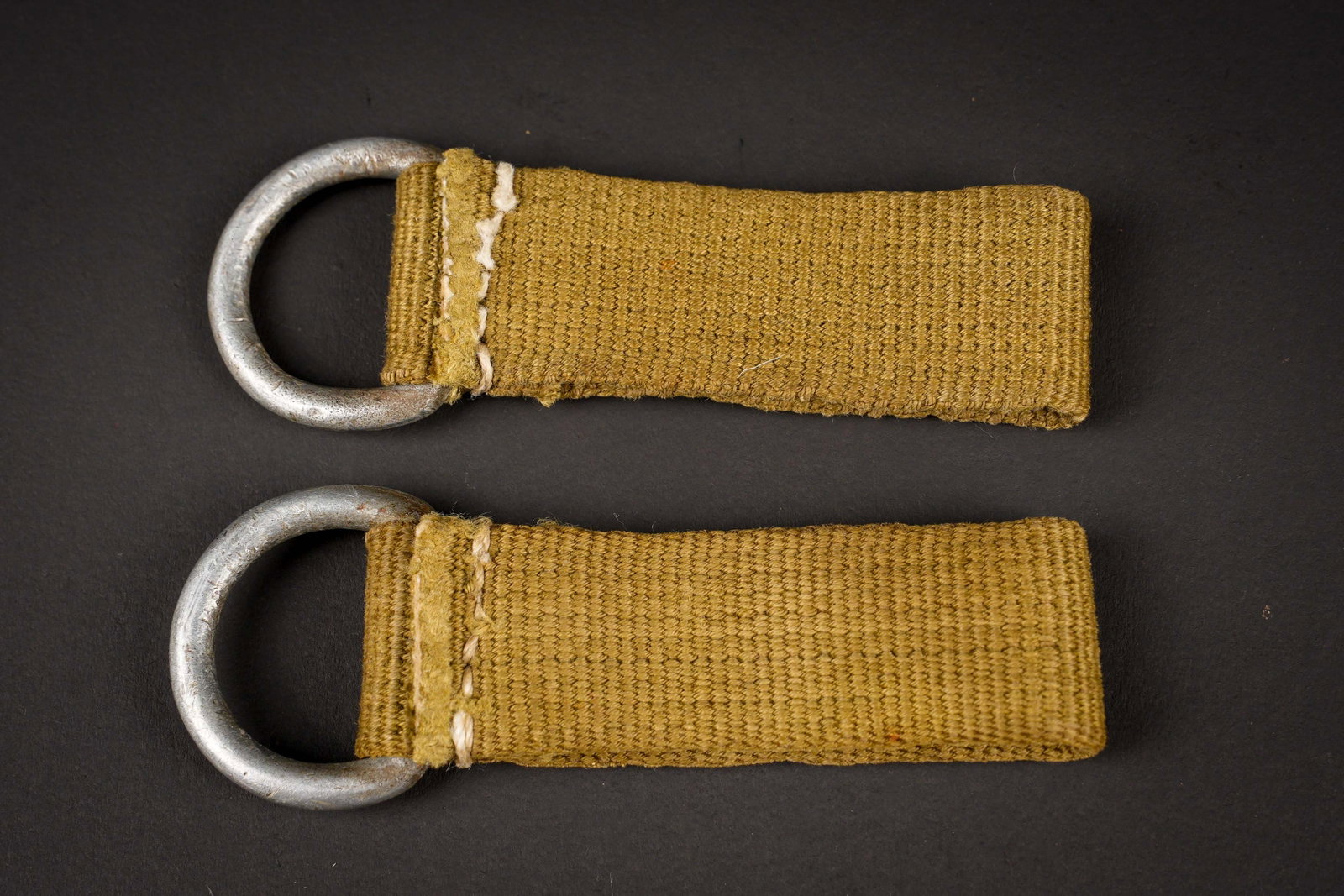 Passants de ceinturon tropical. German tropical belt loops. (1 of 2)