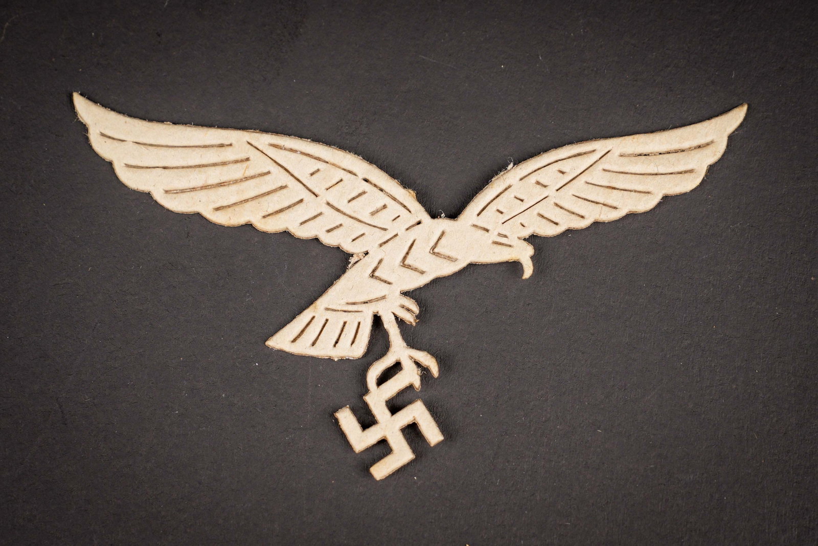 Support de broderie pour aigle de la Luftwaffe. Embroidery backing for a Luftwaffe eagle. (1 of 2)