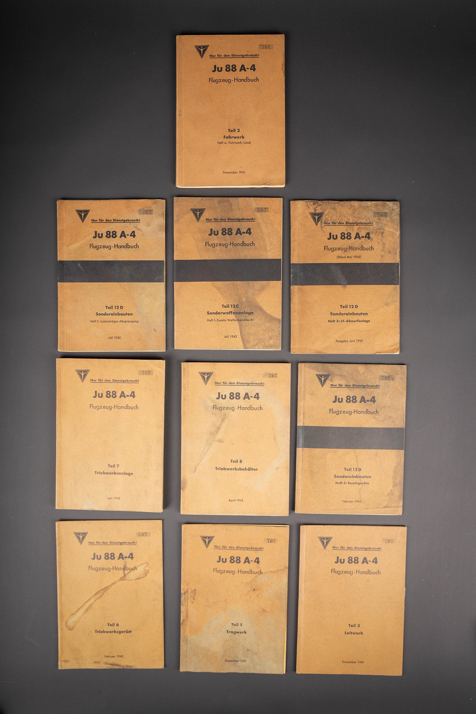 Livrets Junkers 88.: Livrets JU 88 A-4. Teil 2,3, 5, 6, 7, 8, 12C, 12D Heft 1, 12 D Heft 2, et 12D Heft 3. Dates decembre 1943, avril 1942, fevrier 1942, juillet 1942 et juin 1942. A noter une certaine usure et patine