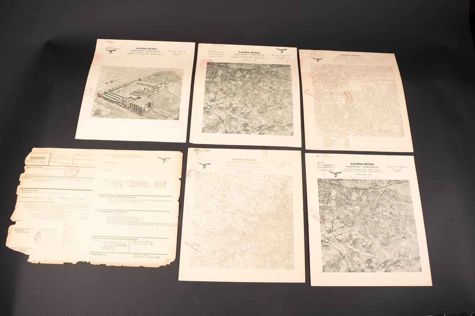 Ordres de mission LW. Luftwaffe mission orders.: Ordres de mission de la Luftwaffe concernant les bombardements sur l Angleterre. Comprenant un feuillet en papier indiquant la zone de bombardement, ici l usine Rolls Roys a Londres Acton, toutes les