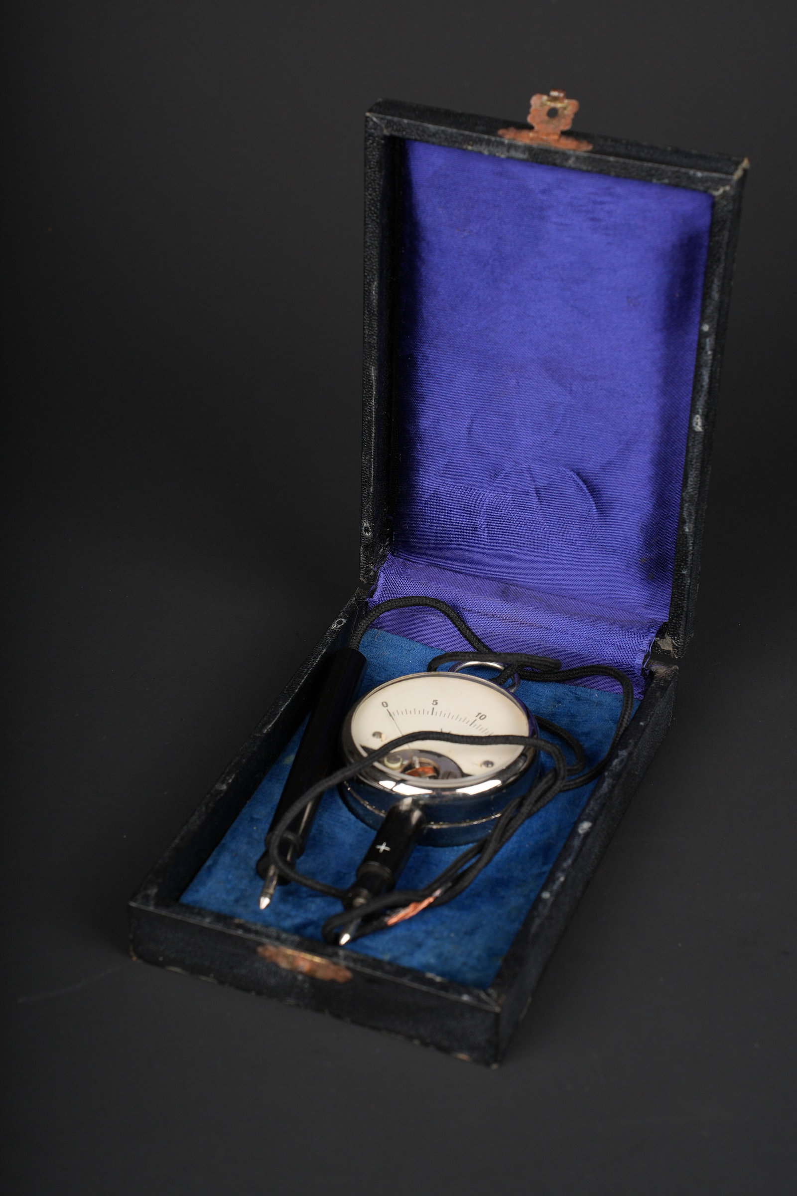 Voltmetre de poche Kriegsmarine. Kriegsmarine pocket voltmeter. (1 of 9)