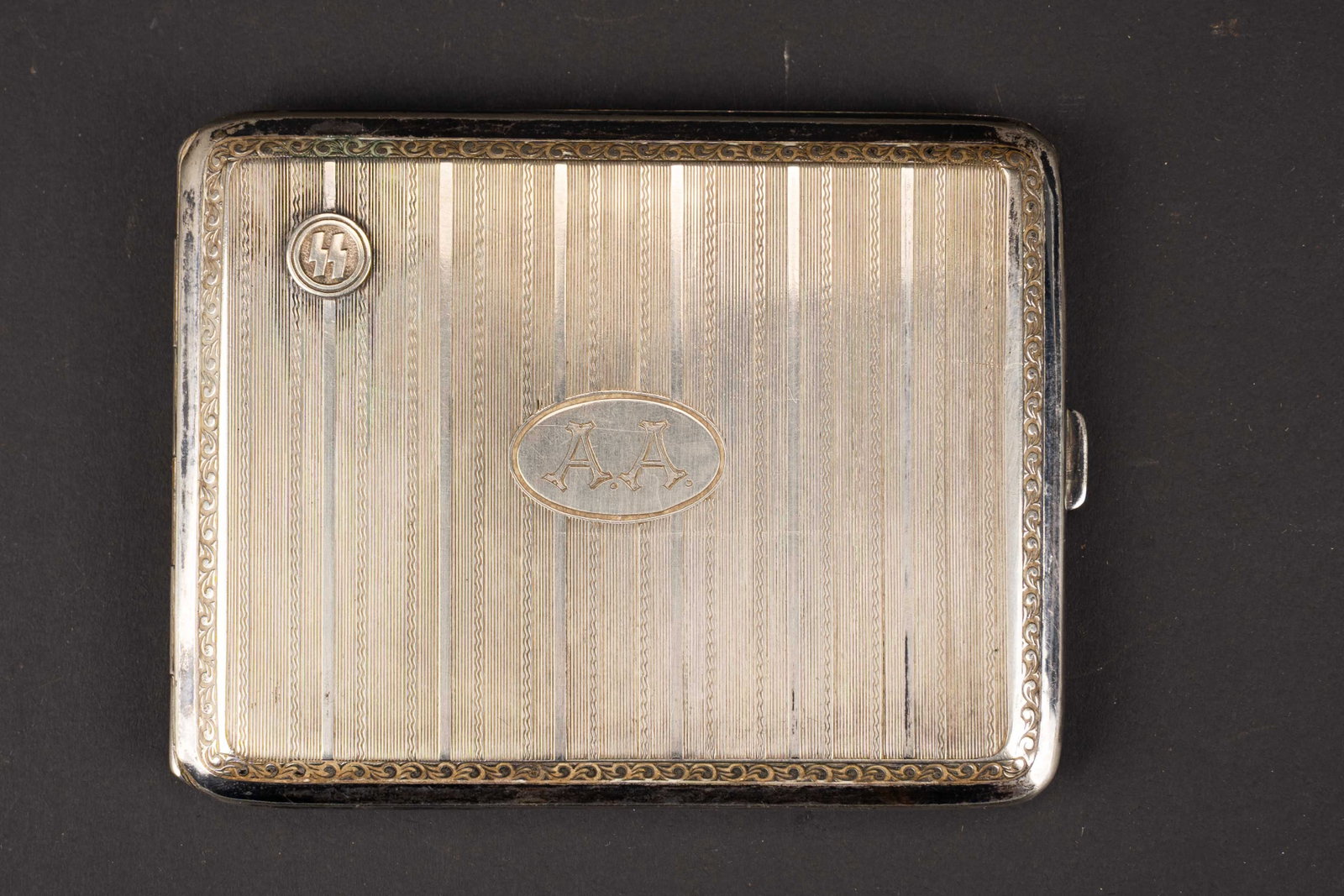 Etui a cigarette SS. SS cigarette case. (1 of 6)