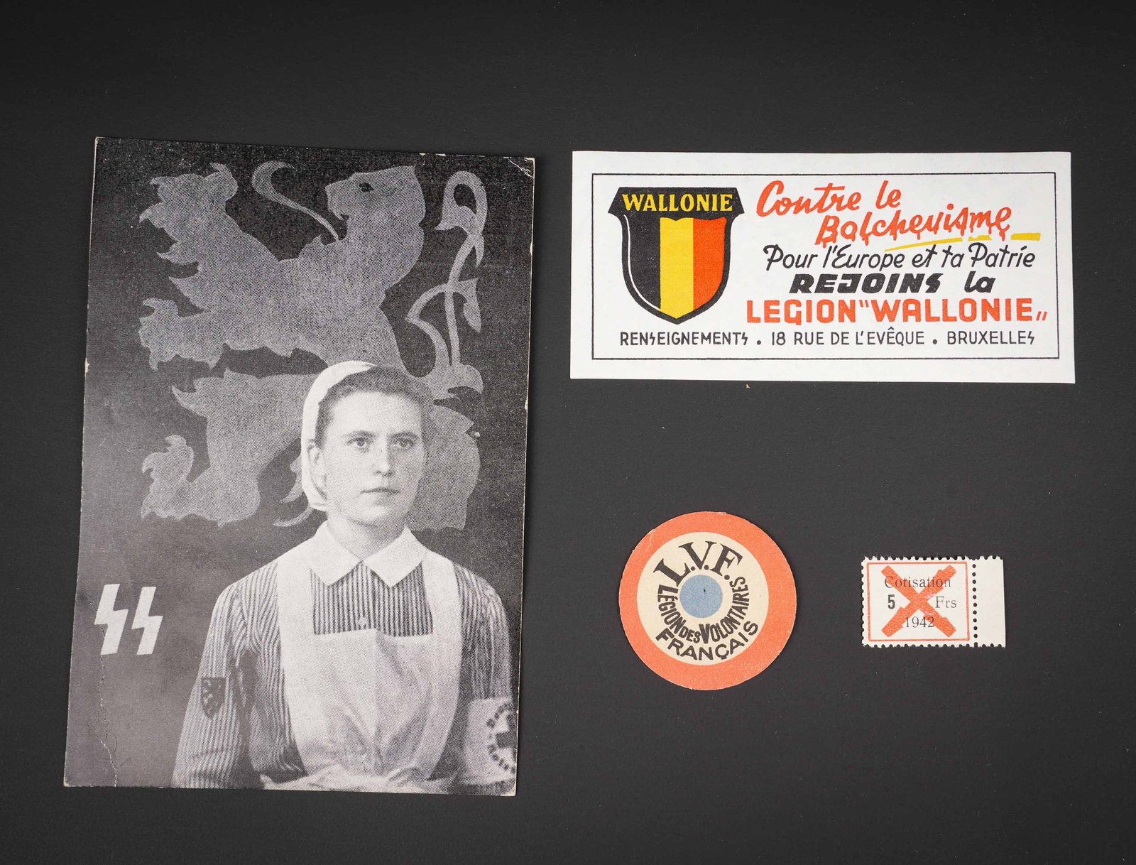 Legion Wallonie. Walloon Legion.: Legion Wallonie. Comprenant une carte postale noir et blanc representant une infirmiere DRK flamande. Marquages au dos Meldt U voor het Deutsche Rote Kreuz bij het Ersatzkommando Flandern der Waffen S