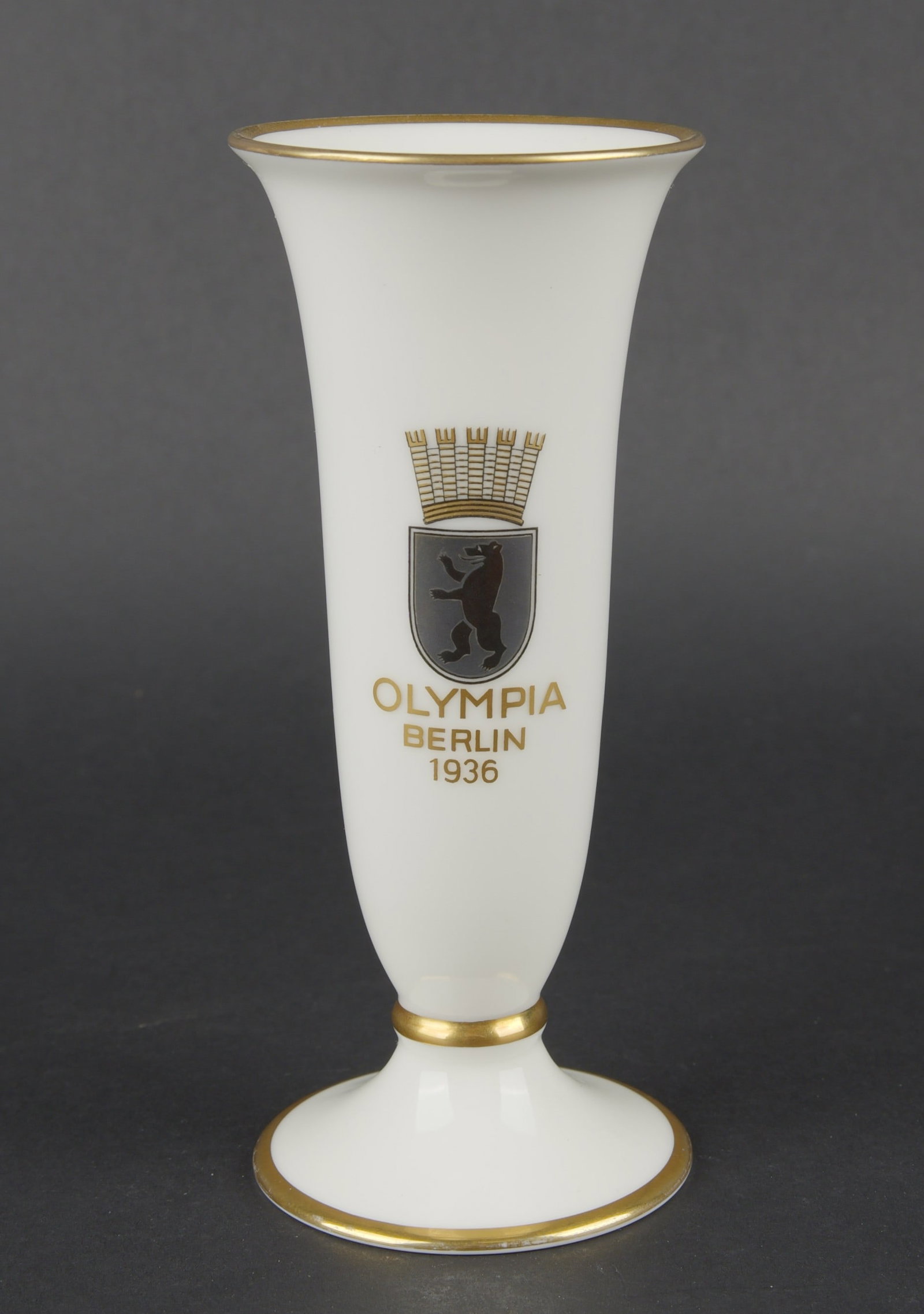 Vase des Jeux olympique Berlin 1936. 1936 Berlin Olympic Games vase. (1 of 4)