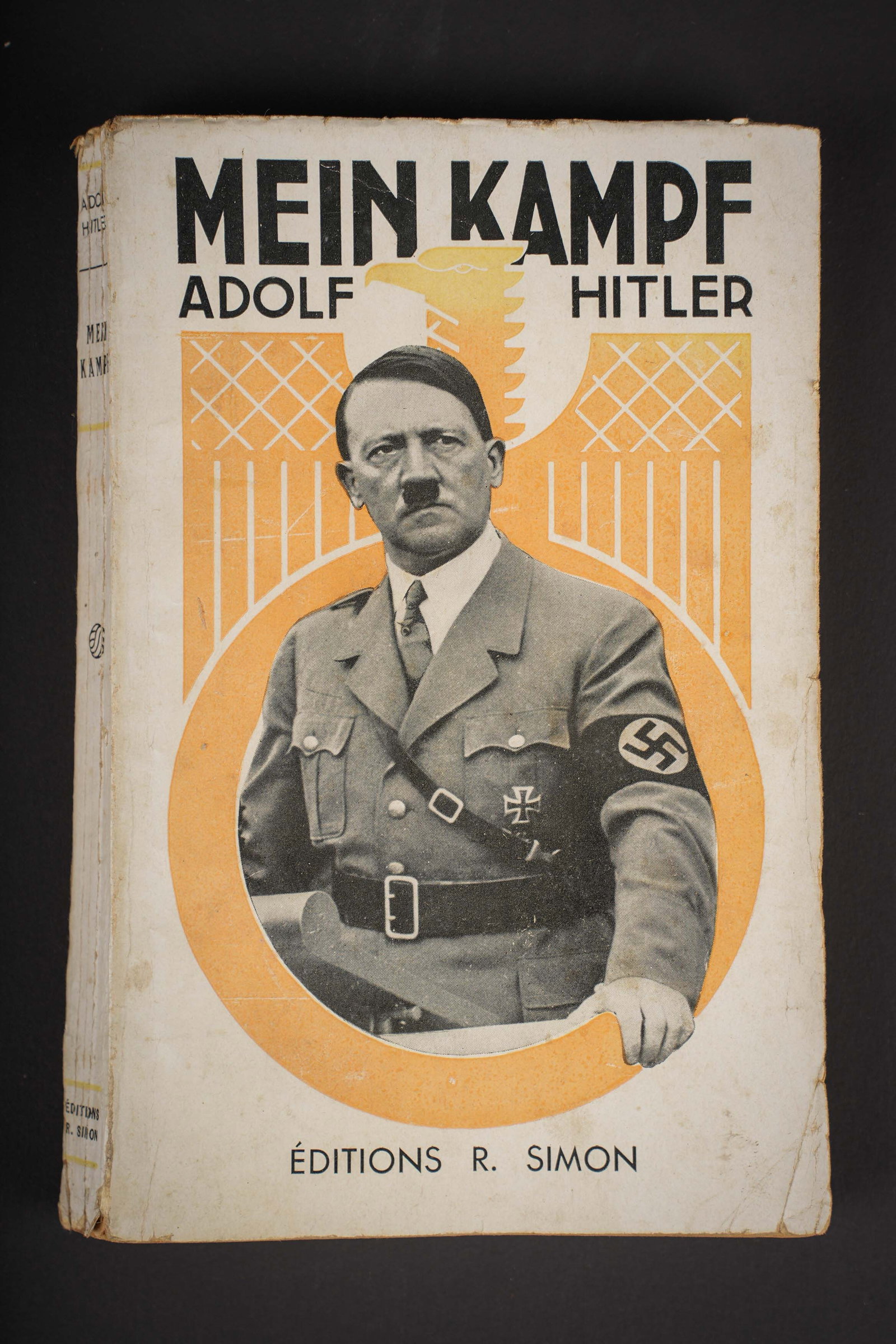 Mein Kampf en francais. Mein Kampf (French edition).: Mein Kampf en francais. Belle couverture cartonnee. Editions R Simon. Complet. Imprimerie Crete. A noter une certaine usure et patine de la piece. Etat II+. Mein Kampf (French edition). Fine