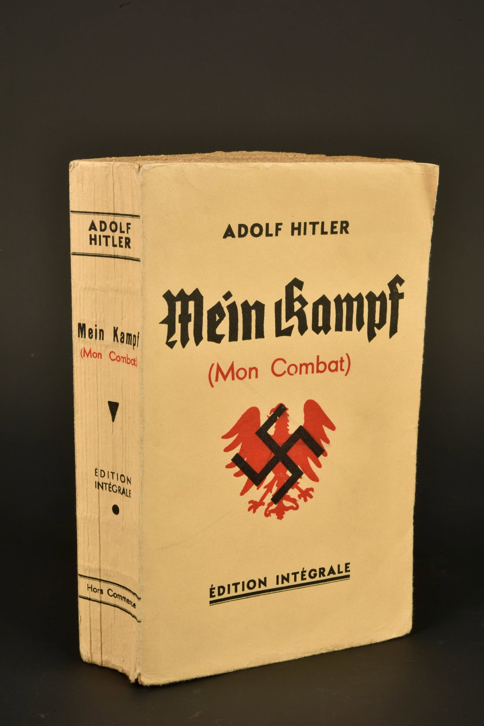 Mein kampf.: Mein Kampf. Edition integrale en francais. Complet. A noter une certaine usure et patine de la piece. Etat II+. Mein Kampf. Complete French integral edition. Showing honest wear and patina. Condition