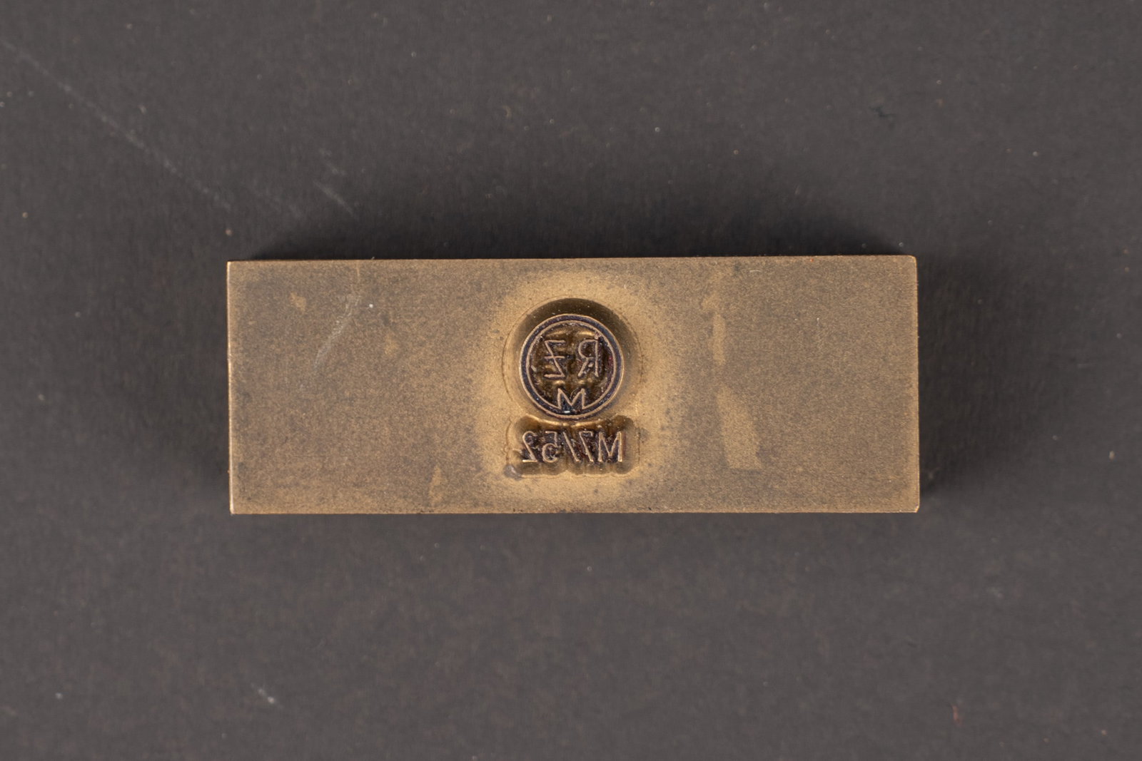Matrice RZM. German RZM Die: Matrice RZM. En bronze. Logo RZM complet, numero M7/52, correspondant au fabricant Herbertz & Meurer, Solingen-Grafrath. Dimensions 1,5 x 4 x 1 cm. Partie male. A noter une certaine usure et patine
