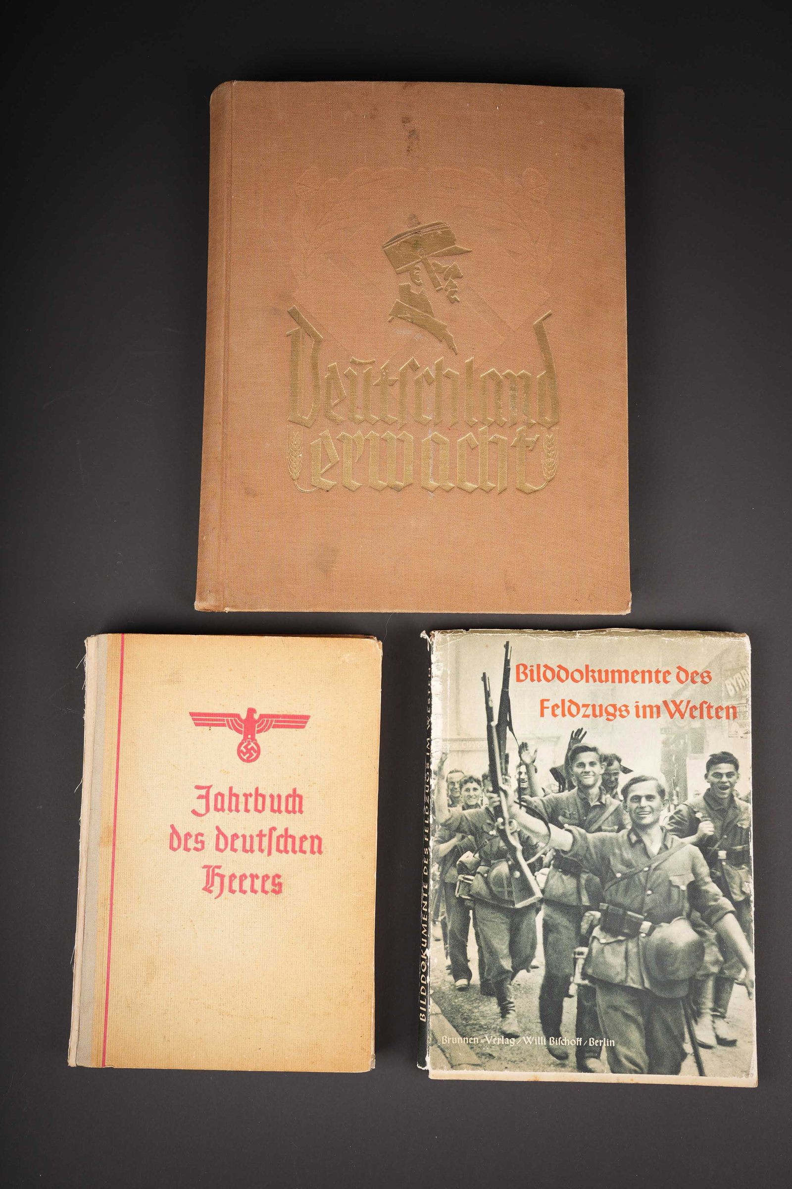 Jahrbuch des Deutschen Heeres 1941, Deutschland Erwacht et Feldzugs im Westen: Jahrbuch des Deutschen Heeres 1941, Deutschland Erwacht et Feldzugs im Westen. Publications allemandes en editions originales. Jahrbuch des Deutschen Heeres annee 1941 avec de nombreuses photos des