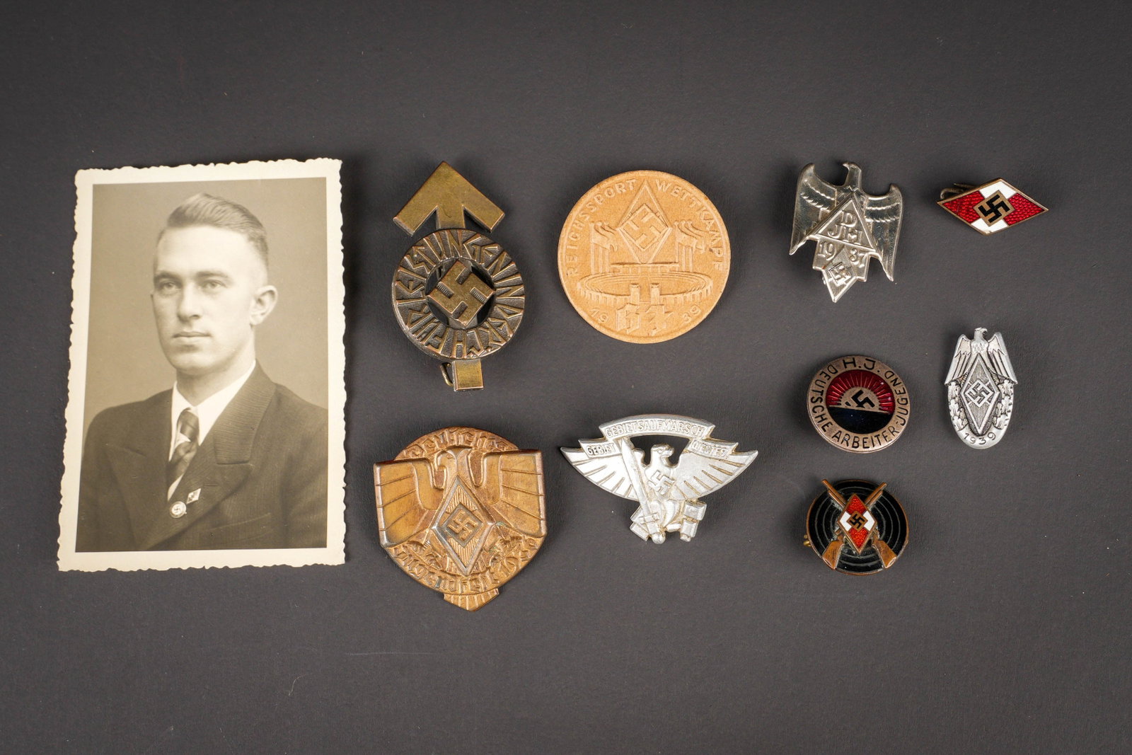 Insignes Hitlerjugend. Hitler Youth insignias (1 of 8)
