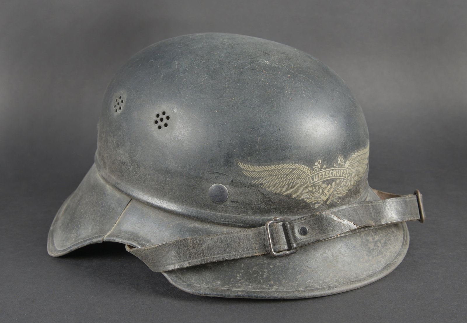 Casque Luftschutz. German Luftschutz helmet. (1 of 13)