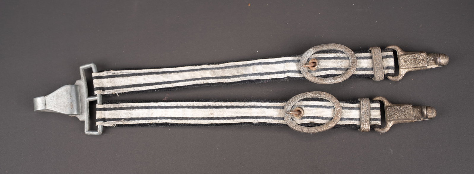 Beliere de dague Reichsbahn. Reichsbahn dagger hanger. (1 of 5)
