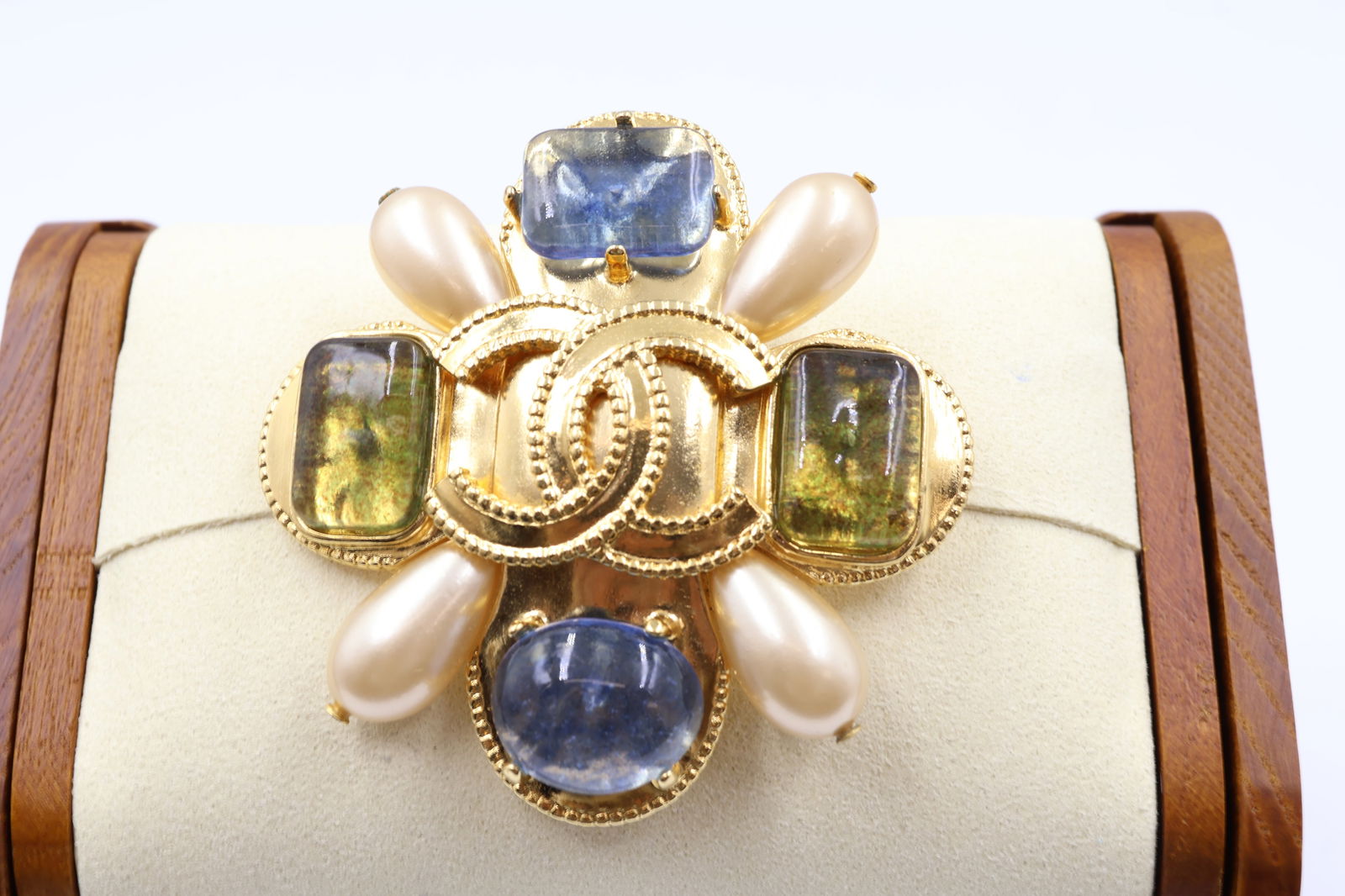 Chanel Double C Gripoix Byzantine Clover Brooch (1 of 6)