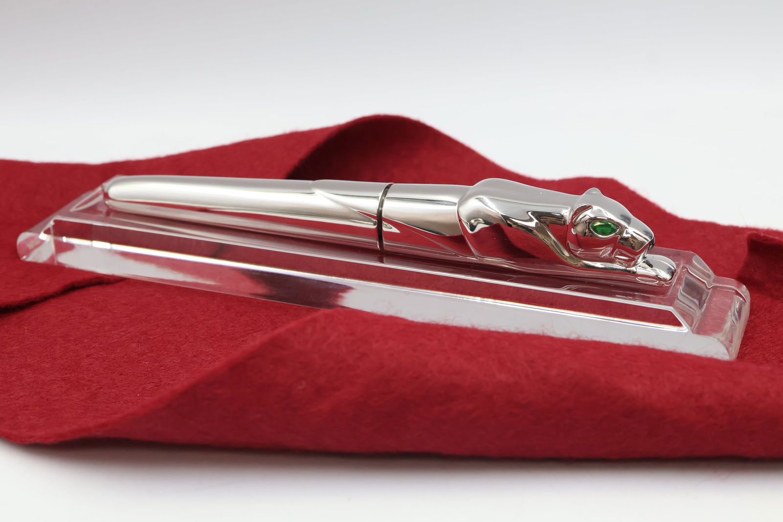 Cartier 925 Silver & Emerald Fountain Pen: Cartier fountain pen in 925 sterling silver set with a green emerald, 18k gold nib. Stamped Cartier, 925. Comes with baccarat crystal stand and box. Limited edition run of 500 pieces worldwide and is