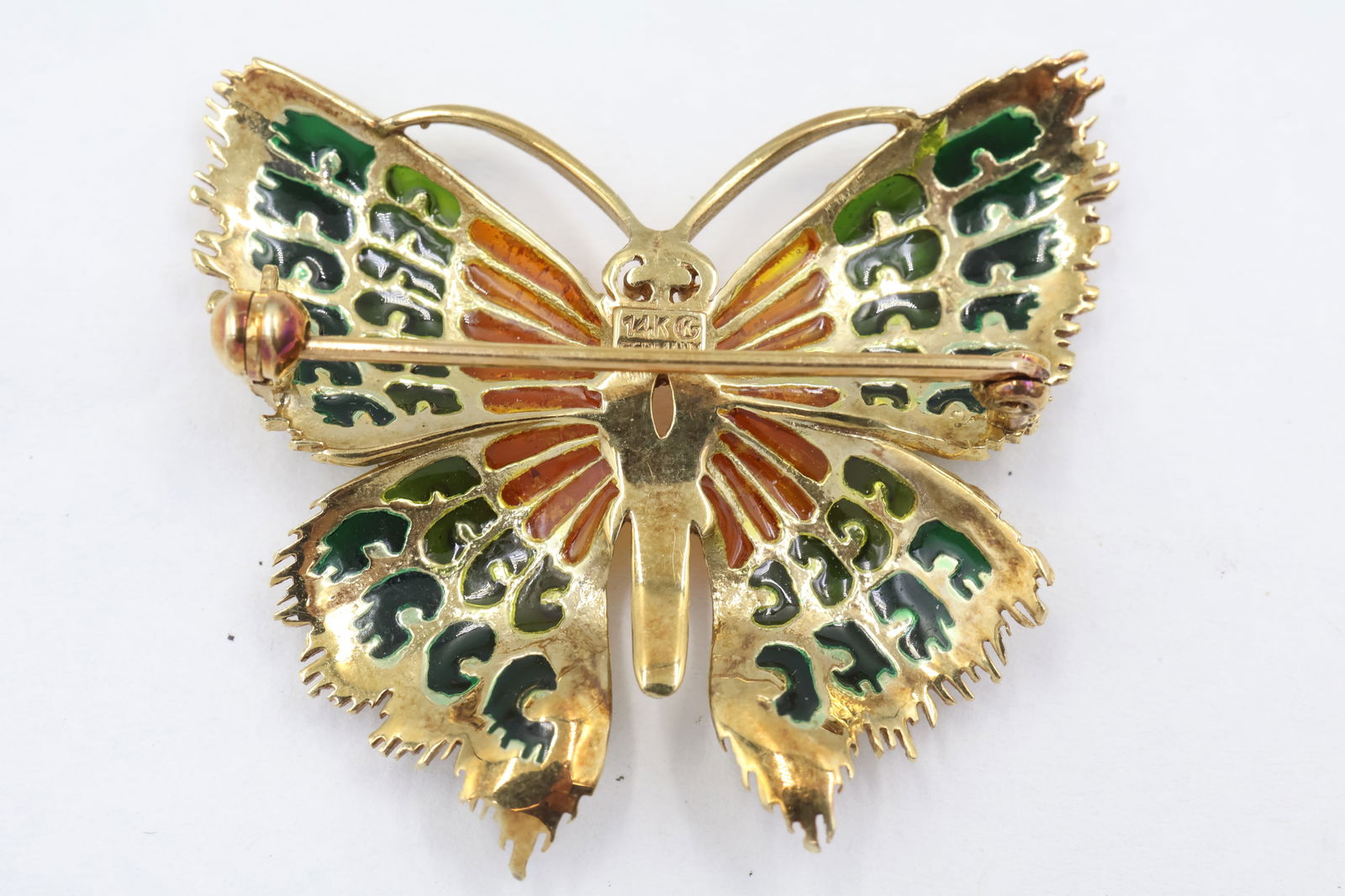 Vibrant Enamel & 14k Gold Butterfly Brooch – 8g Collectible Vintage Inspired Pin: A charming 14k gold and enamel butterfly brooch featuring vibrant, detailed wings and elegant craftsmanship. Weighing 8 grams and measuring approximately 3.5 cm by 3 cm, this piece offers a perfect ba