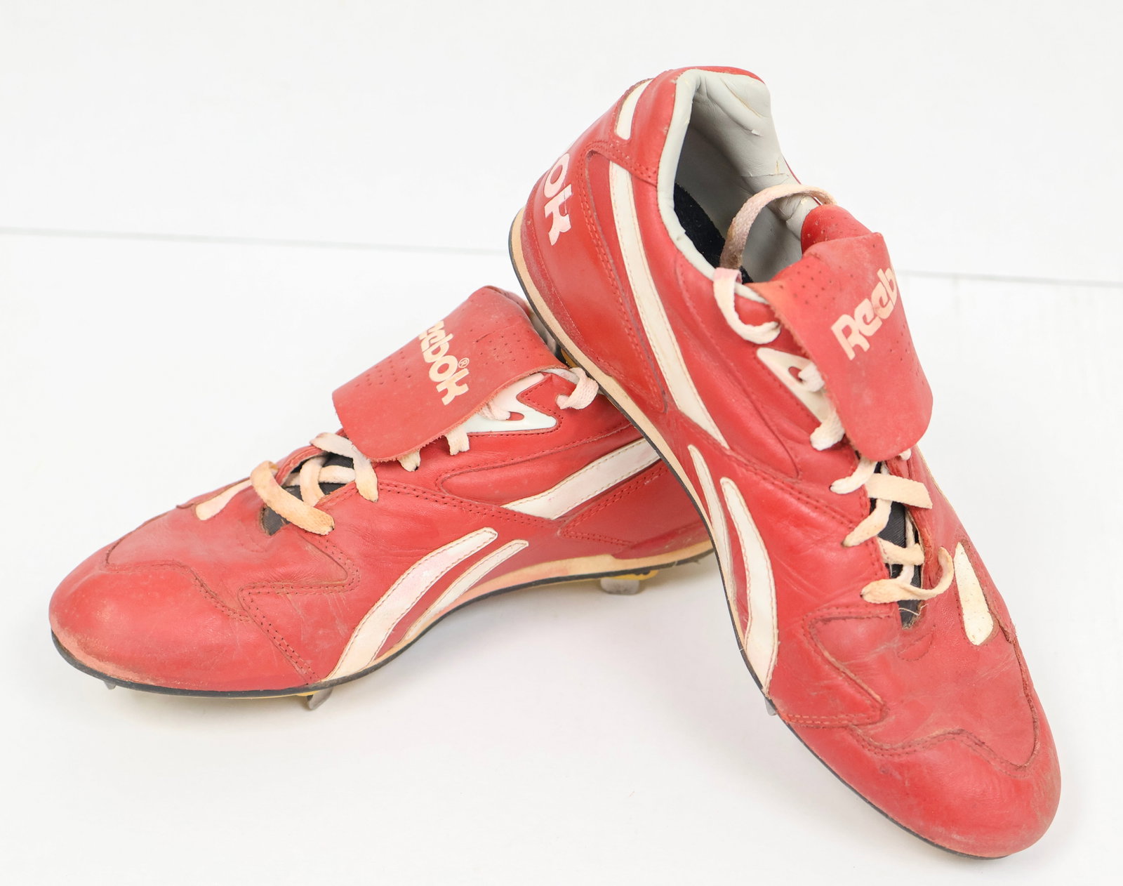 Darren Daulton Game-Used Philadelphia Phillies Spikes (1 of 9)