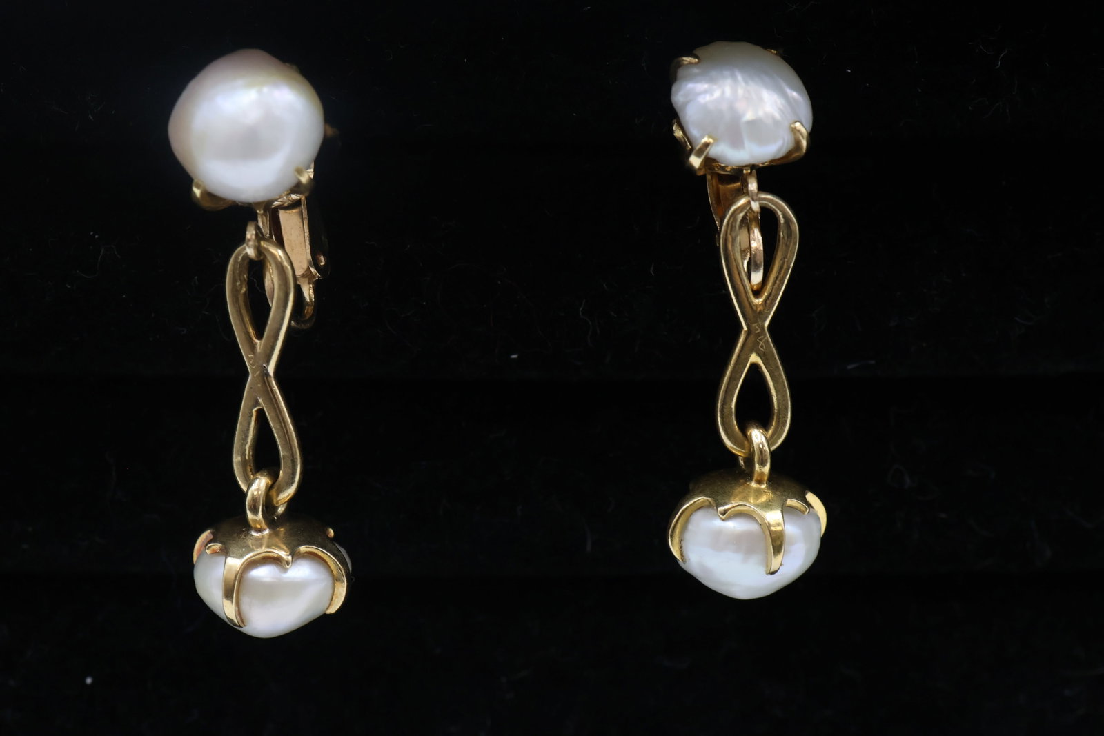 Tiffany & Co Vintage Pearl & Gold earrings: Elegant vintage Tiffany & Co. earrings crafted in 18K yellow gold and accented with lustrous pearls. A timeless and sophisticated design showcasing classic Tiffany & Co. elegance. Weight 12.2 grams.