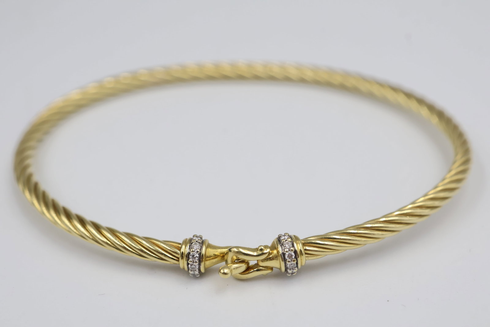David Yurman 18k Gold Micro Cable Bracelet: Elegant David Yurman Micro Cable bracelet crafted in 18K yellow gold, featuring the designer’s iconic twisted cable motif. A refined and timeless piece, perfect worn alone or layered.