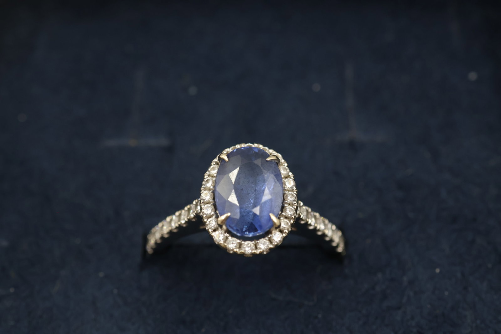 Diamond Design 18k Gold & Sapphire Ring 2.08 ct With appraisal (1 of 6)