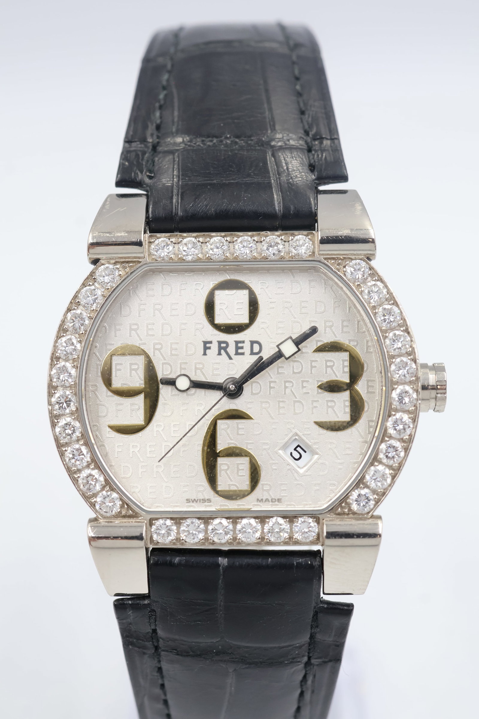 Fred 18K Ladies Watch: Elegant ladies’ FRED wristwatch crafted in 18K gold, featuring a diamond-set bezel and automatic movement. Reference CW2228; No. FD014561.
