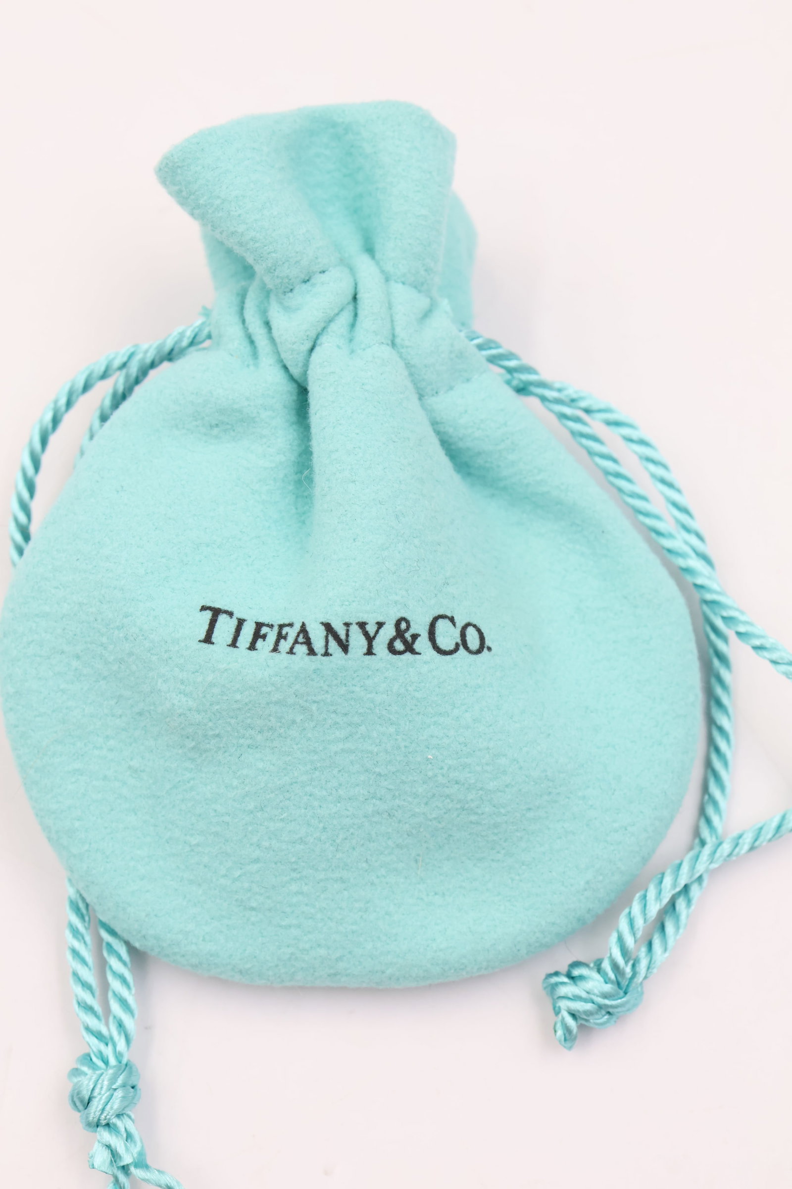 Tiffany & Co Return to Tiffany 925 Heart Charm Bracelet: Iconic Tiffany & Co. Return to Tiffany™ bracelet crafted in sterling silver and featuring the signature heart tag charm. A timeless and instantly recognizable design from one of Tiffany’s most cel