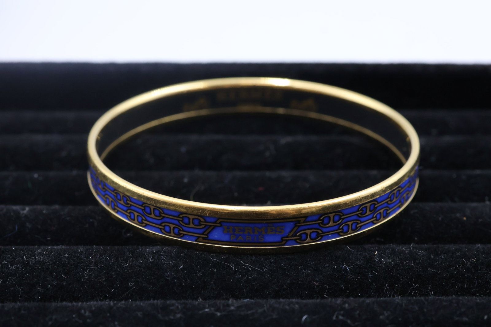 Hermes Chaine D'Ancre Bangle: Elegant Hermès Chaîne d’Ancre bracelet featuring rich blue enamel and the House’s iconic maritime-inspired motif. A sophisticated and instantly recognizable design showcasing timeless French sty