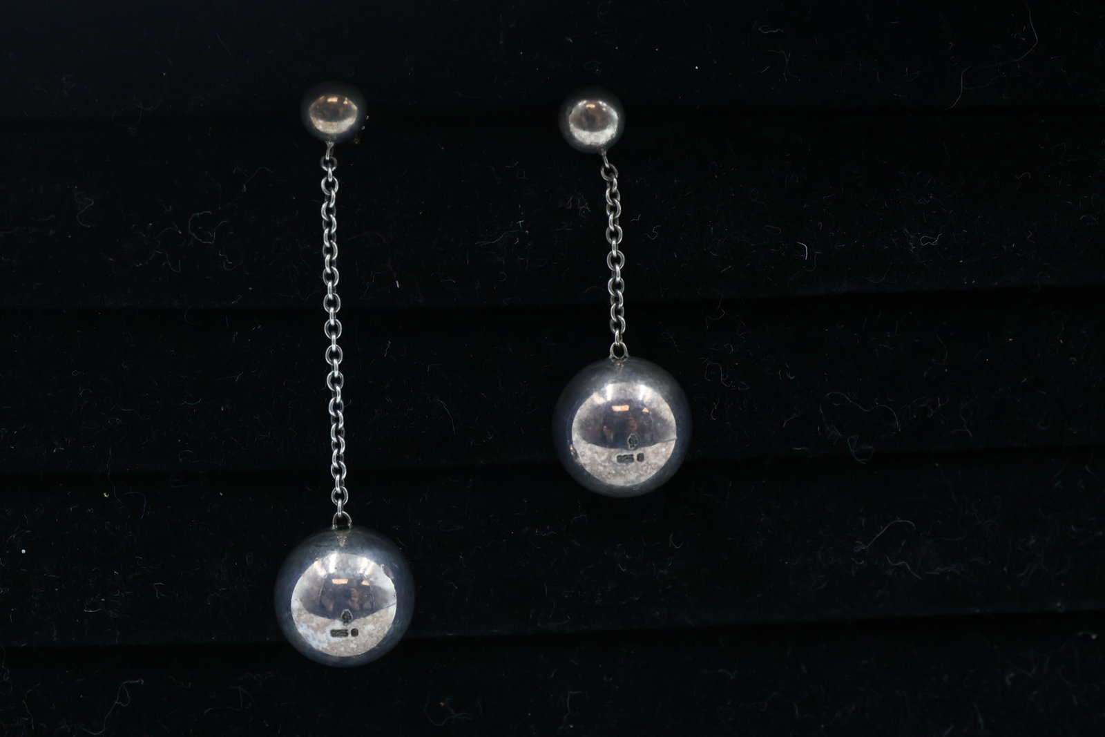 Georg Jensen Sterling Silver Cave earrings: Elegant Georg Jensen Cave earrings crafted in sterling silver, featuring a sculptural contemporary design. A refined example of the renowned Danish house’s distinctive minimalist aesthetic. Weight
