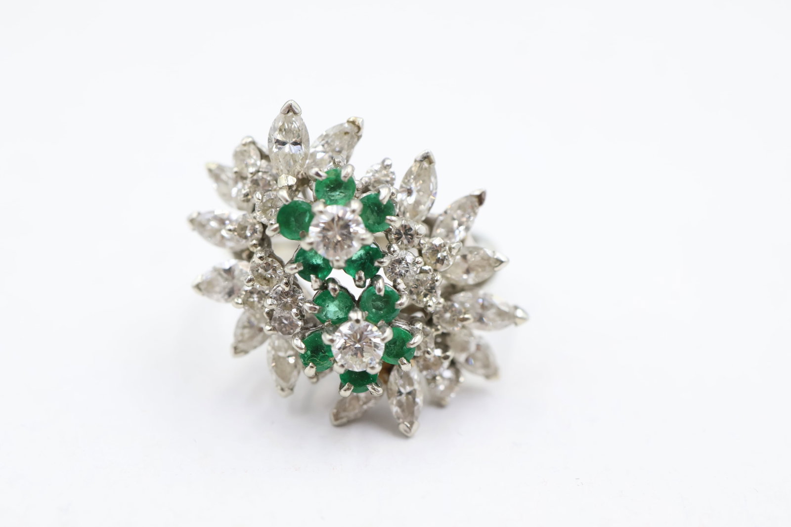 14K Gold & Emerald Ring: Elegant 14K gold ring featuring a richly coloured emerald as its focal point. A timeless design combining the vivid beauty of emerald with the warmth of gold.