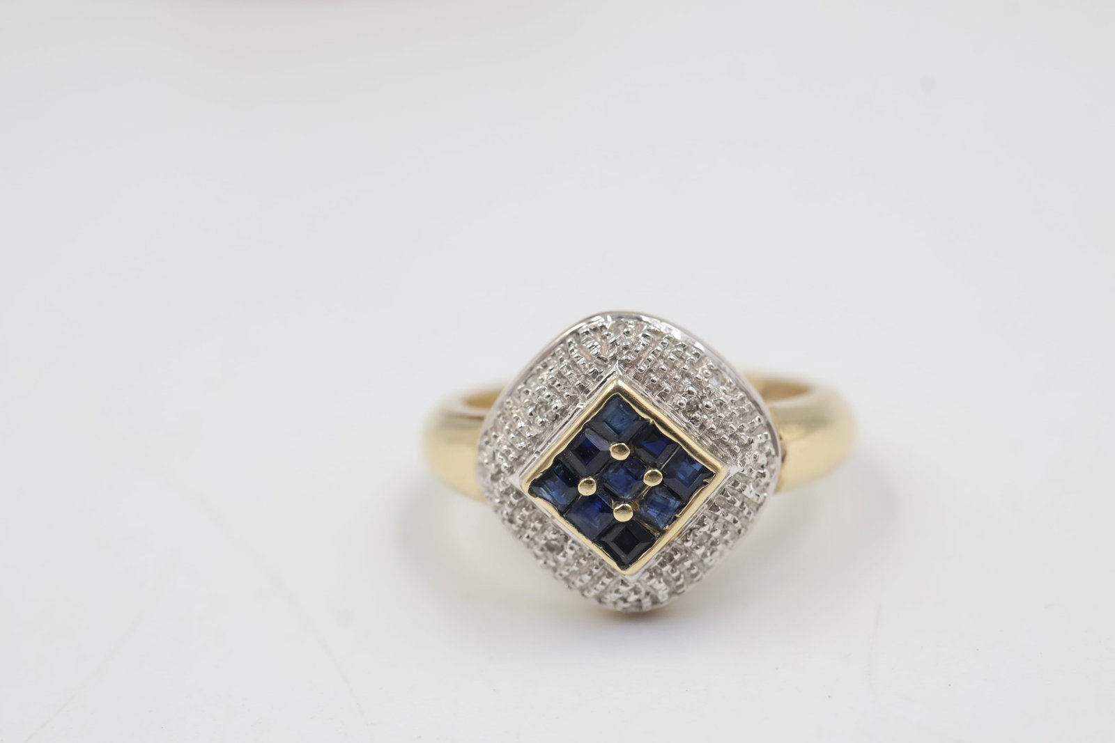 10K Gold, Sapphire & Diamond Ring: Elegant 10K gold ring featuring a sapphire accented by sparkling diamonds. Ring size: 5.5. Total weight: 3.0 grams.