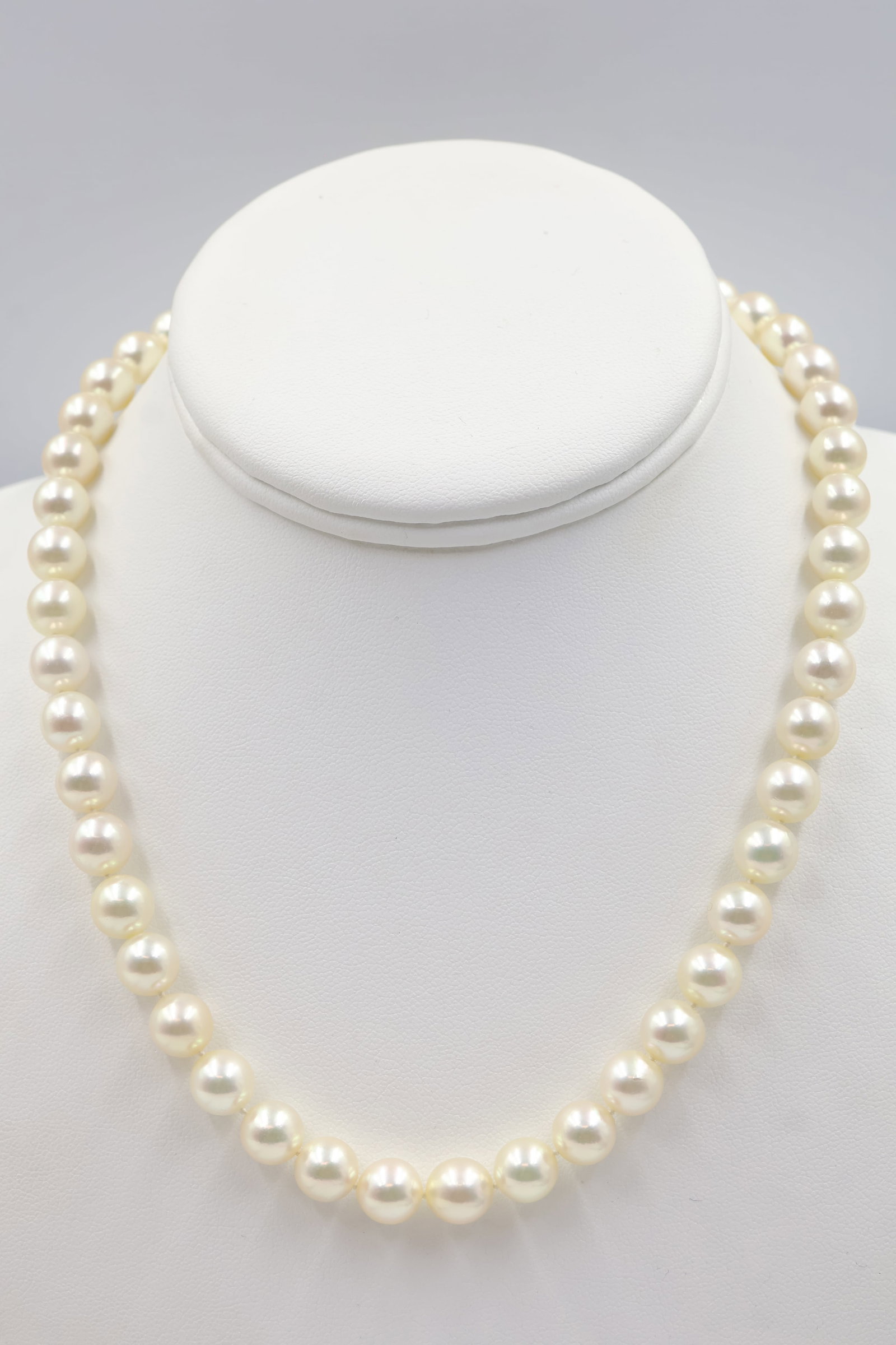 Saltwater Pearl Necklace With A 14k Diamond Clasp: Necklace featuring lustrous saltwater pearls, finished with a 14K gold clasp accented with sparkling diamonds. A timeless and sophisticated piece showcasing classic beauty and refined detail.
