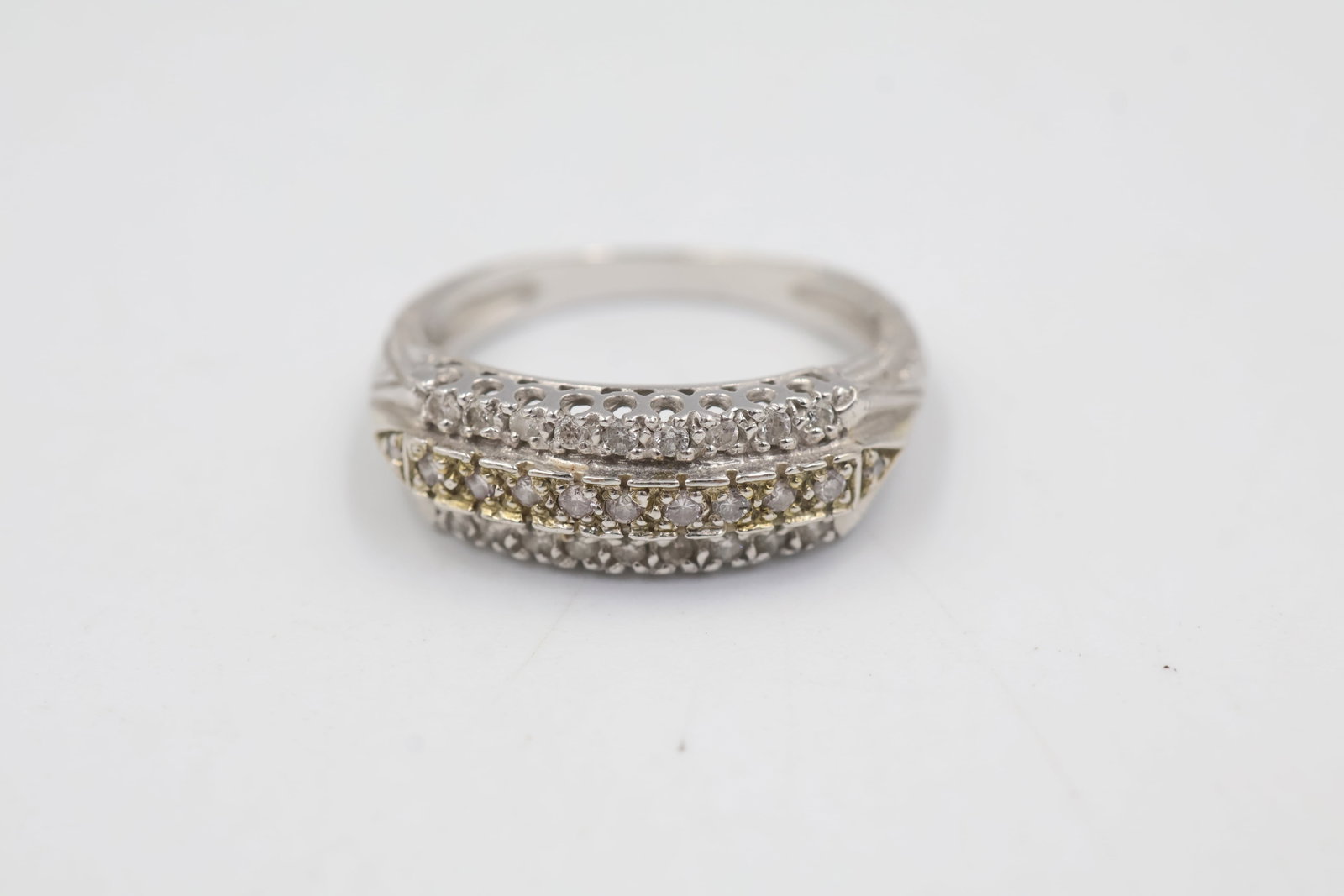 14k White & Yellow Gold & Diamond Ring: Elegant 14K white and yellow gold ring accented with sparkling diamonds. Ring size: 6. Total weight: 3.43 grams.