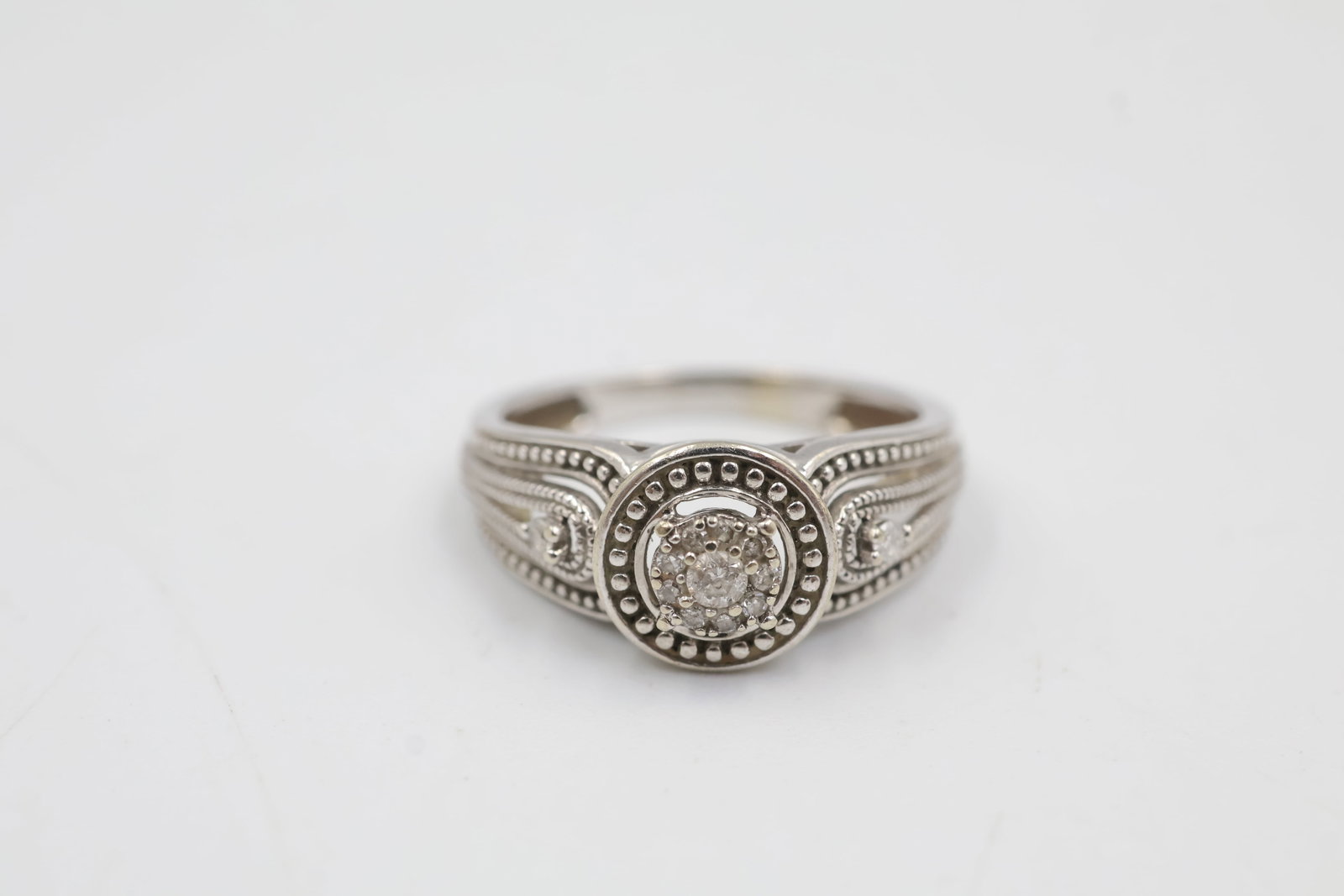10k White Gold & Cluster Diamond Ring: Elegant ring featuring 12 sparkling diamonds. Ring size: 4.5. Total weight: 2.56 grams.