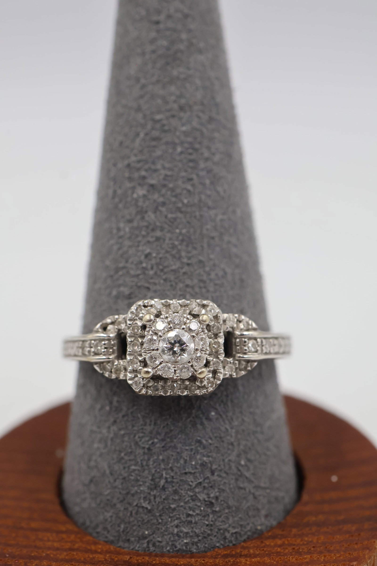 10K Gold & Diamond Ring - 2