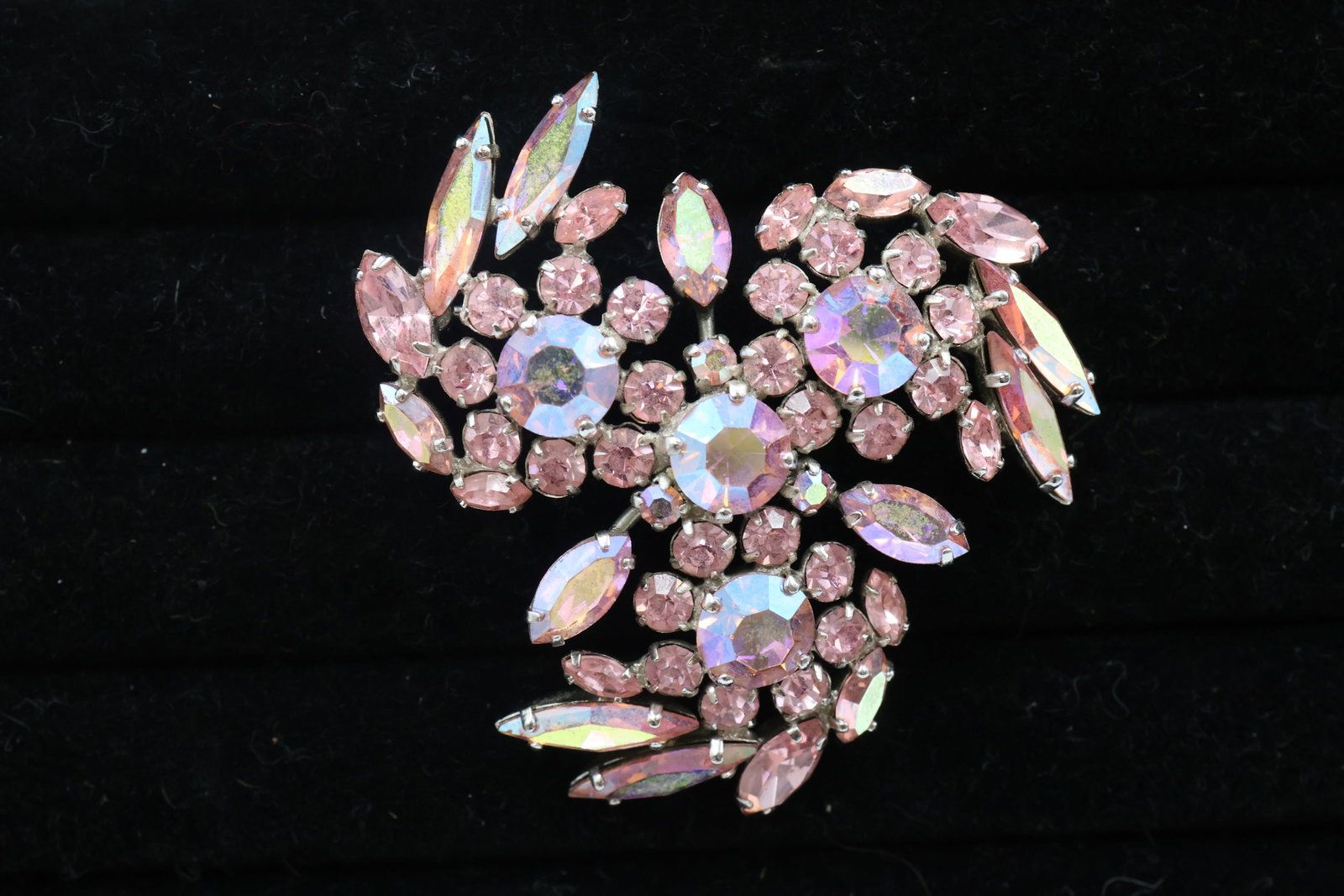 Sherman Shades of Pink Brooch: Elegant vintage Sherman brooch featuring sparkling crystals in varying shades of pink. A vibrant and collectible example of Sherman’s renowned Canadian costume jewellery.