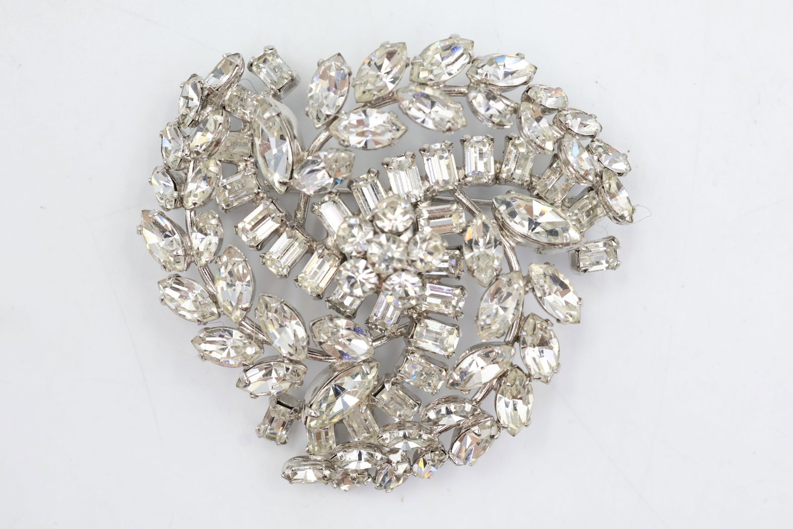 Sherman Clear Crystal Brooch: Vintage Sherman brooch featuring sparkling clear crystals arranged in a graceful design. A timeless and collectible example of Sherman’s renowned Canadian costume jewellery.
