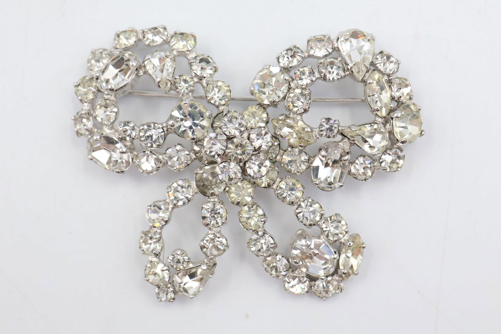 Sherman Bow Shaped Crystal Brooch: Sherman brooch featuring sparkling crystals arranged in a graceful bow design. A charming and collectible example of Sherman’s renowned Canadian costume jewellery.