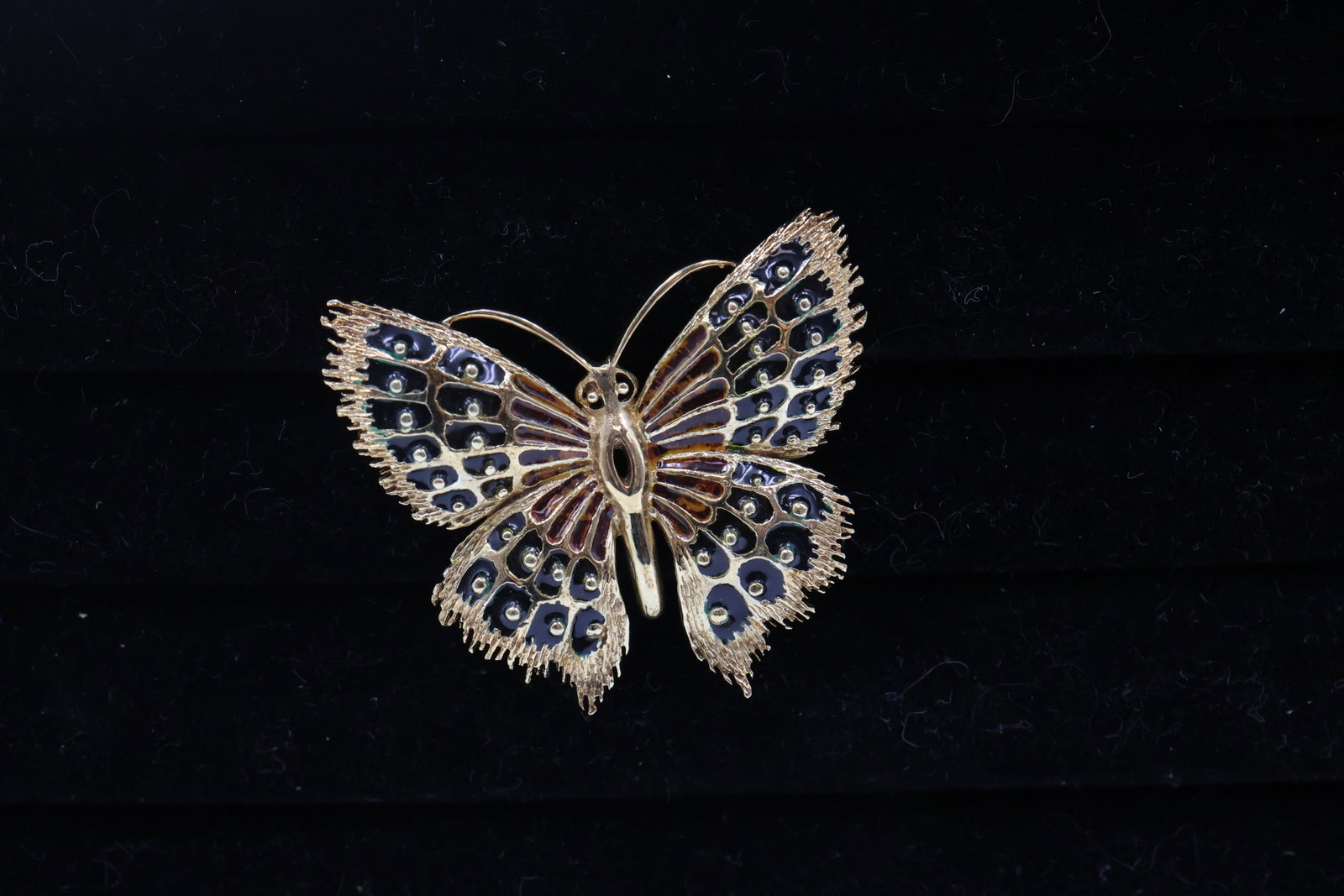14K Gold & Enamel Butterfly Brooch: Charming butterfly brooch crafted in 14K yellow gold and accented with colourful enamel detailing. An elegant and whimsical piece combining fine craftsmanship with timeless decorative appeal. Weight