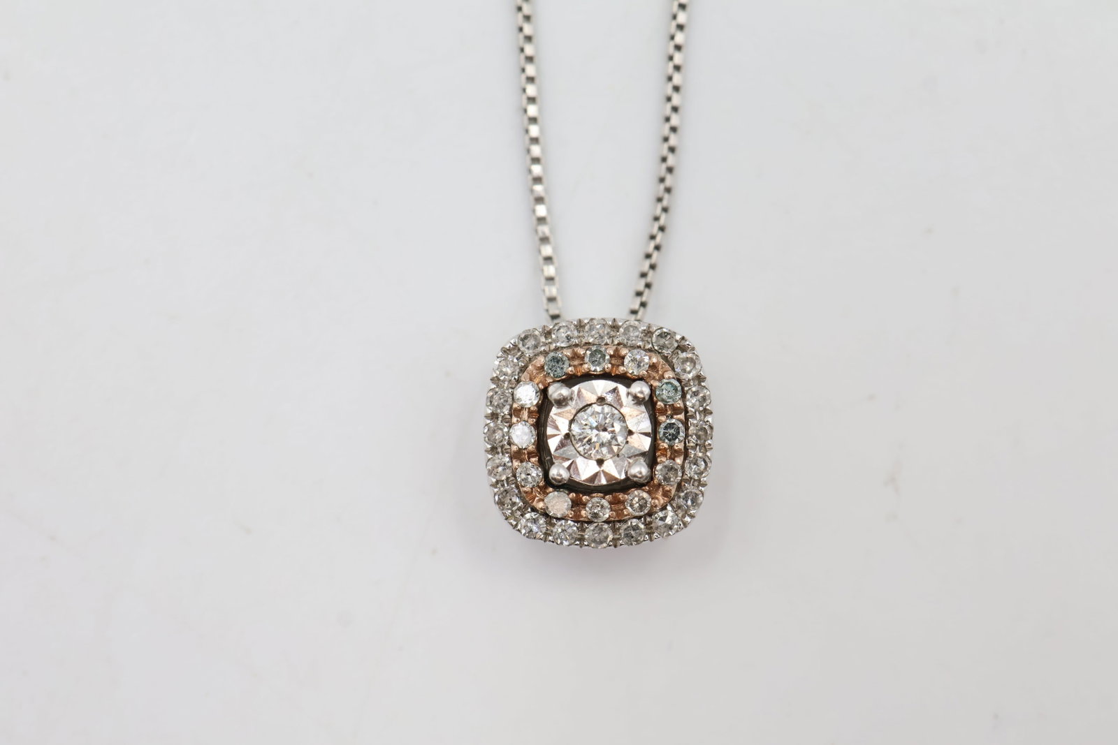 925 & Diamond Pendant & Chain: Elegant diamond-accented pendant on an 18-inch sterling silver chain. Total weight: 2.3 grams.